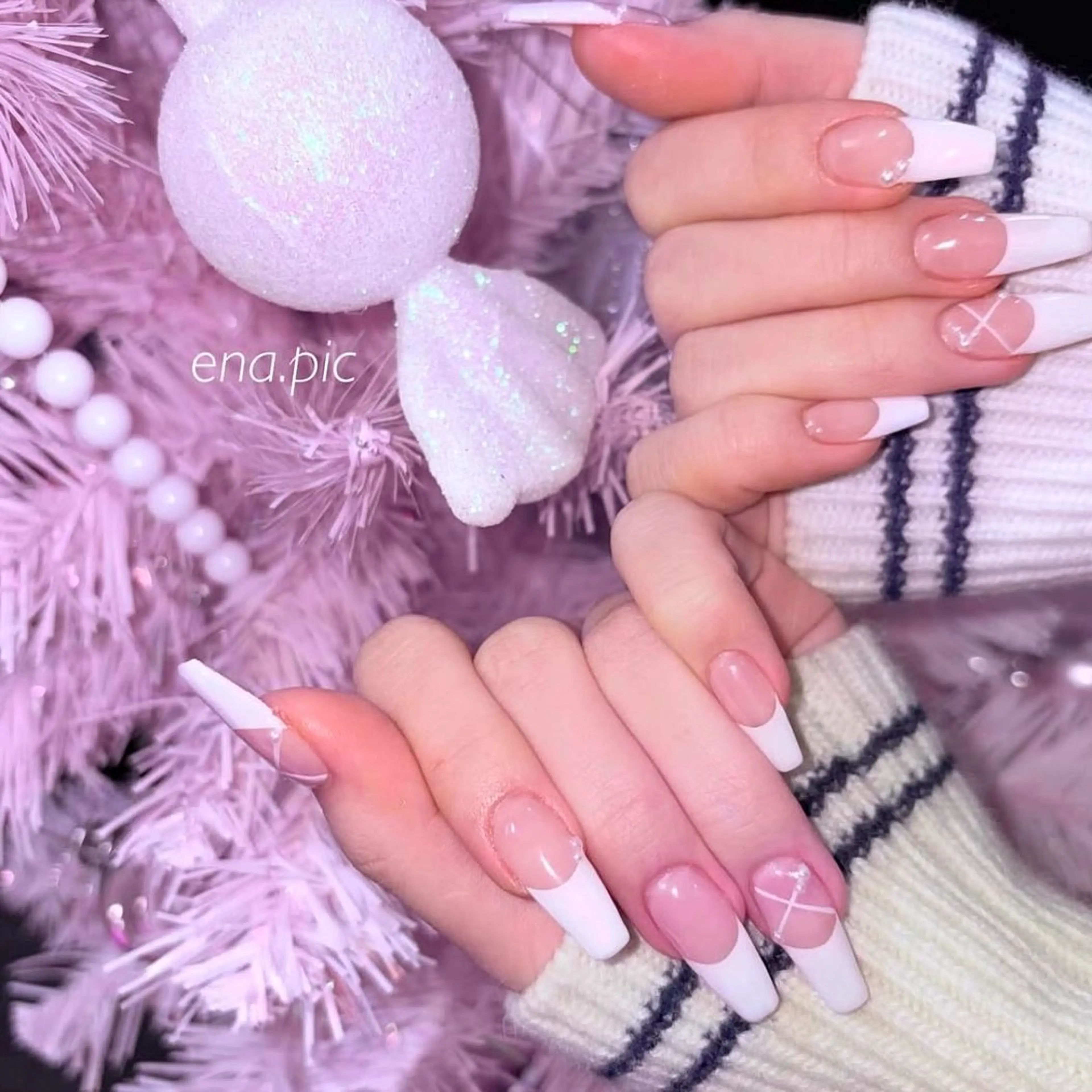 ネイル フレンチネイル ガーリー グラデーション ハート スカルプネイル toyvenail 🖤enaのネイルデザイン