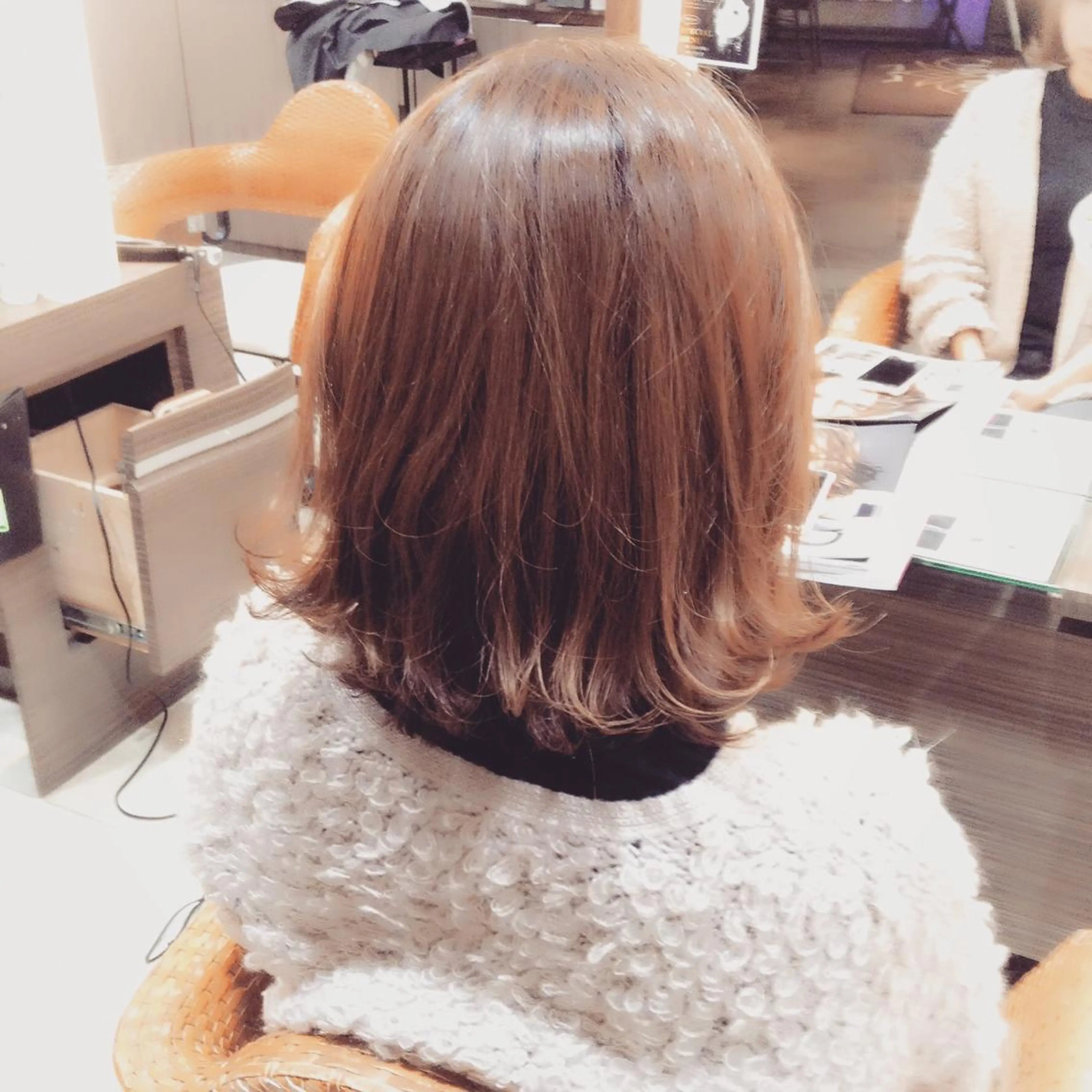 ミディアム ブリーチなしダブル/ レイヤーカット 小棹のヘアスタイル