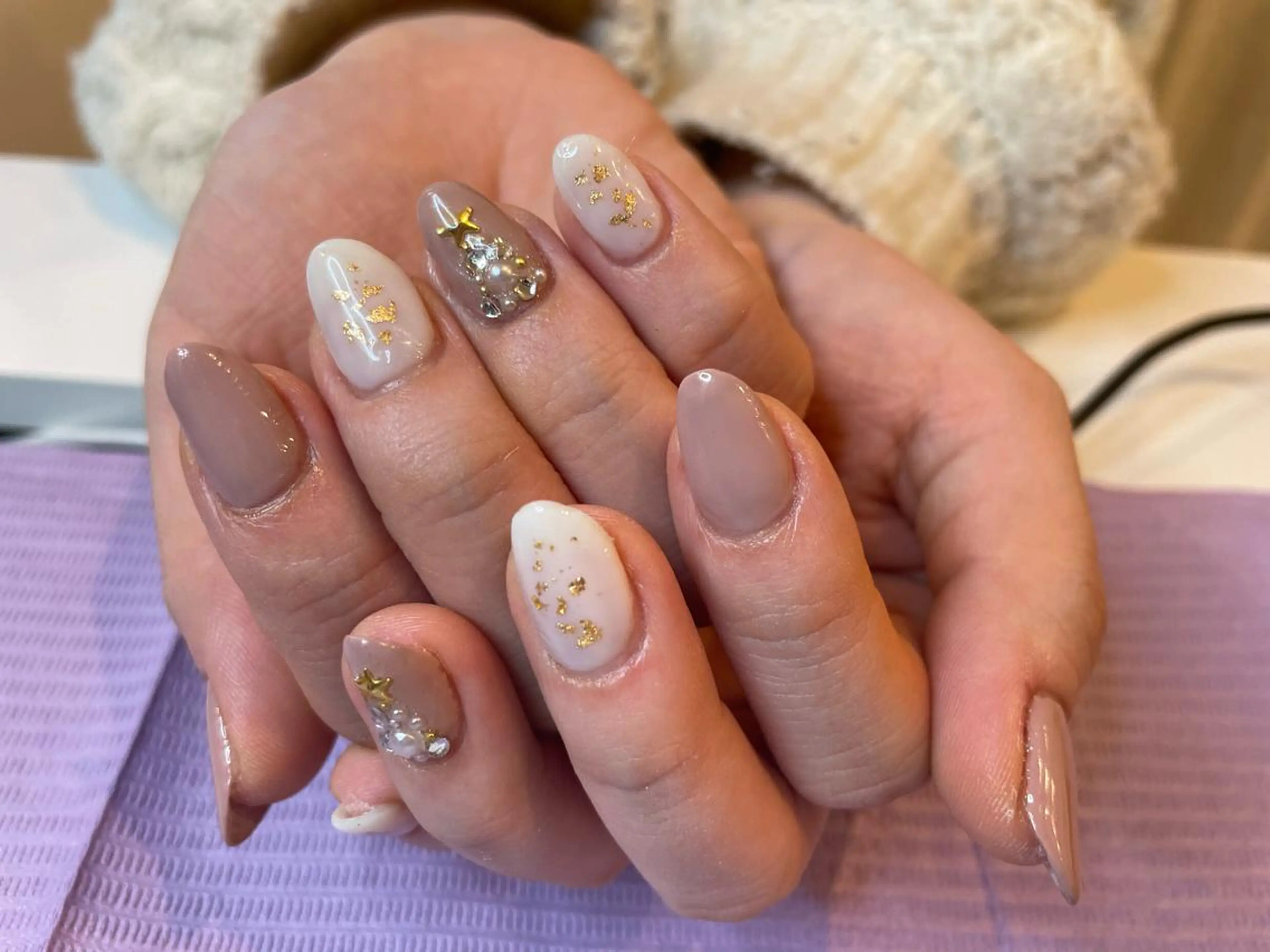 ネイル ピンク ピンクベージュ 冬ネイル クリスマス Lilly's art所属・休業中 リリーズアートのネイルデザイン