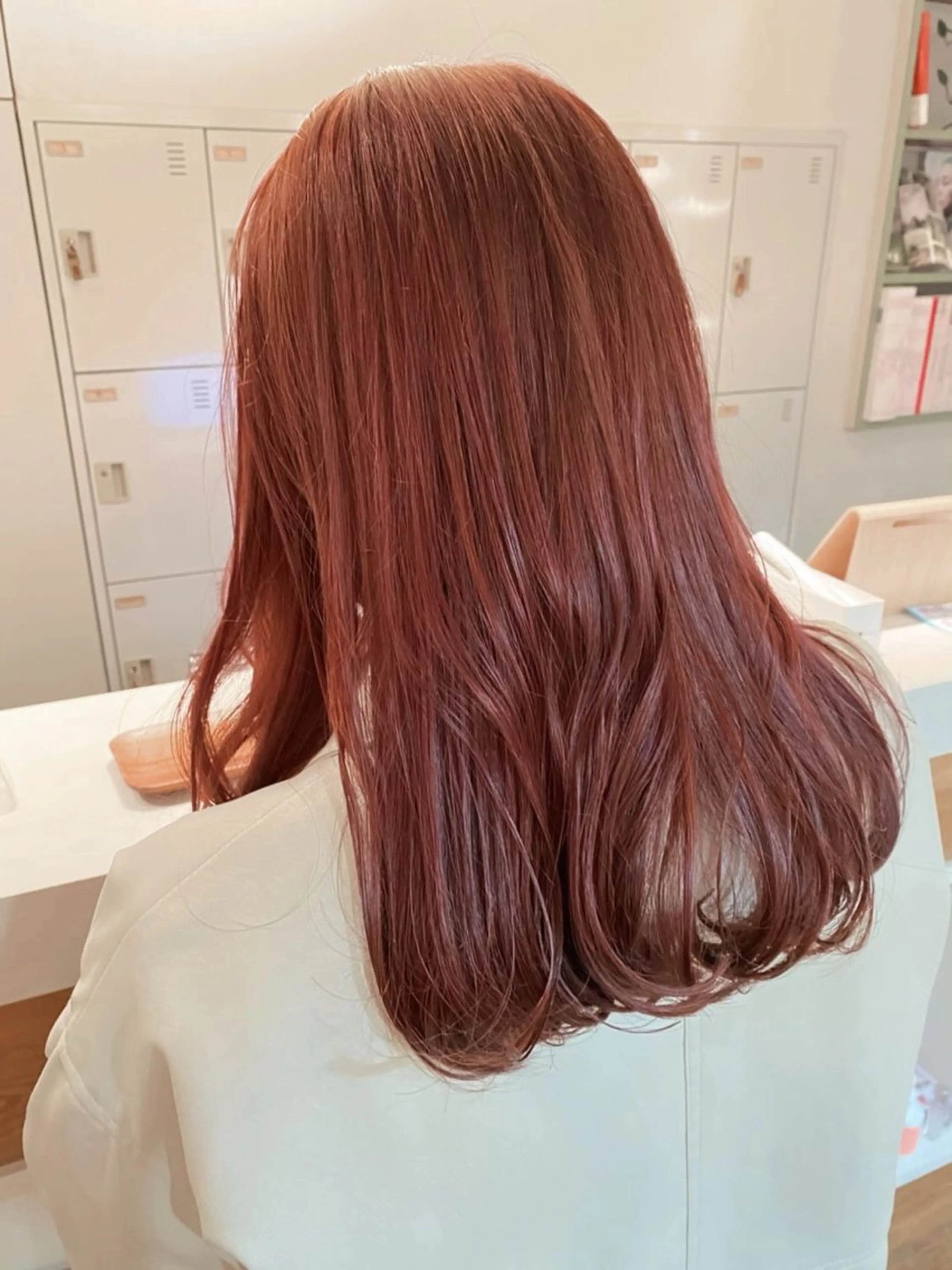 ロング カラー 塩澤 榛奈のヘアスタイル
