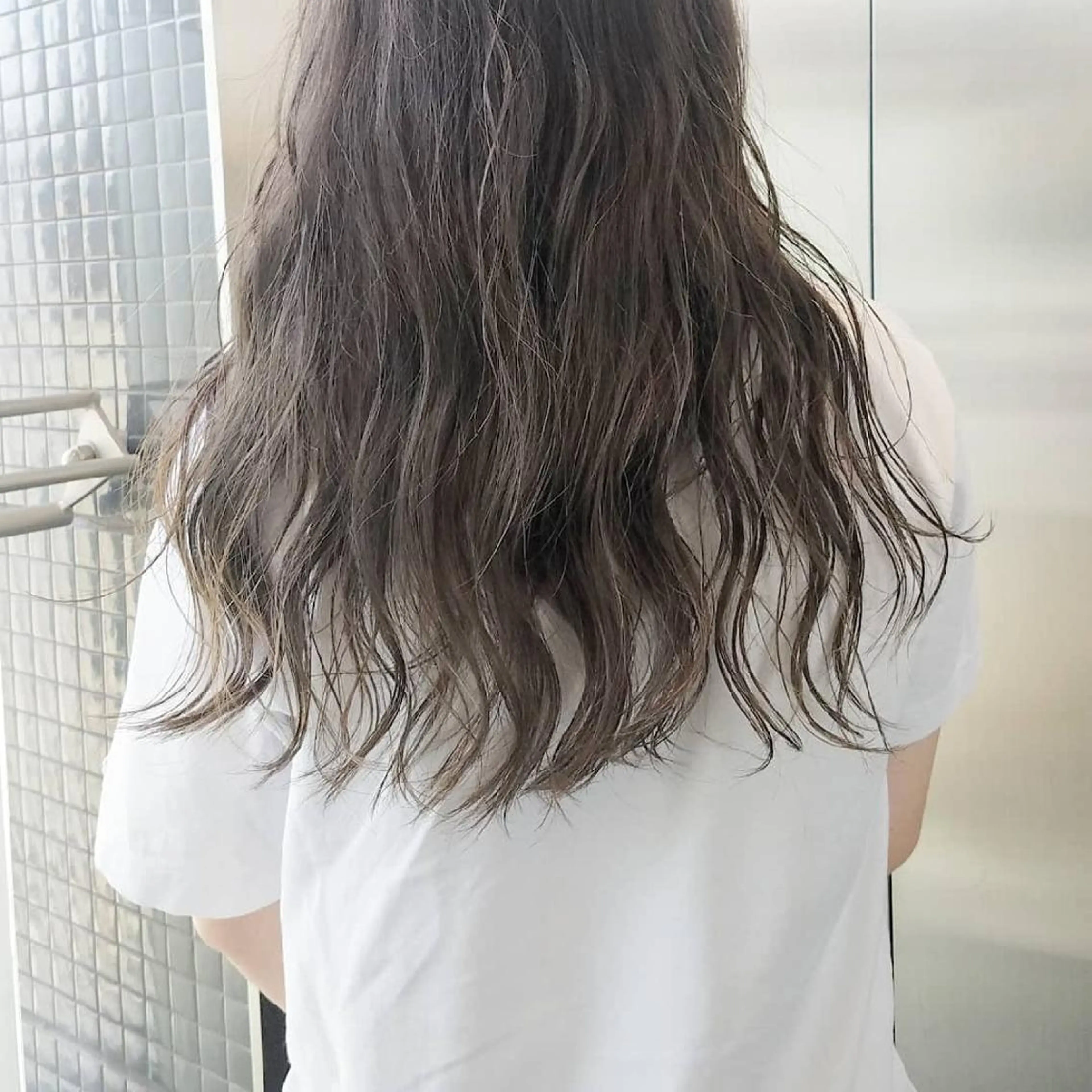 ミディアム カラー パーマ ネイル ヘアアレンジ アッシュ ハイライトカラー ミント ハイライト iplus✴ まつげ、眉毛、耳つぼのマツエク・マツパデザイン