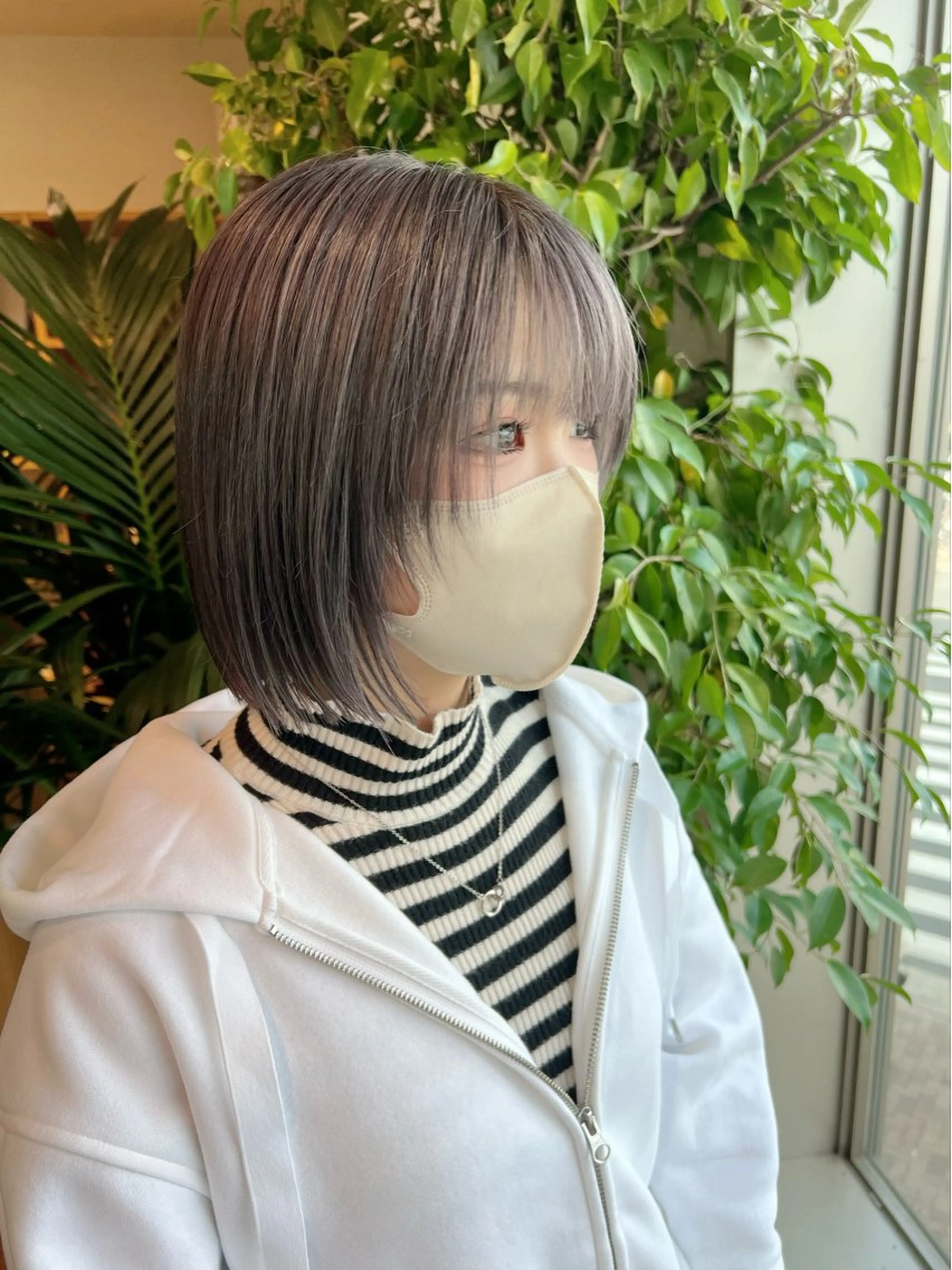 ショート カラー シルバー ボブ Ripps長居所属・メテオ ／ヘアカラー 西川菜実のヘアスタイル