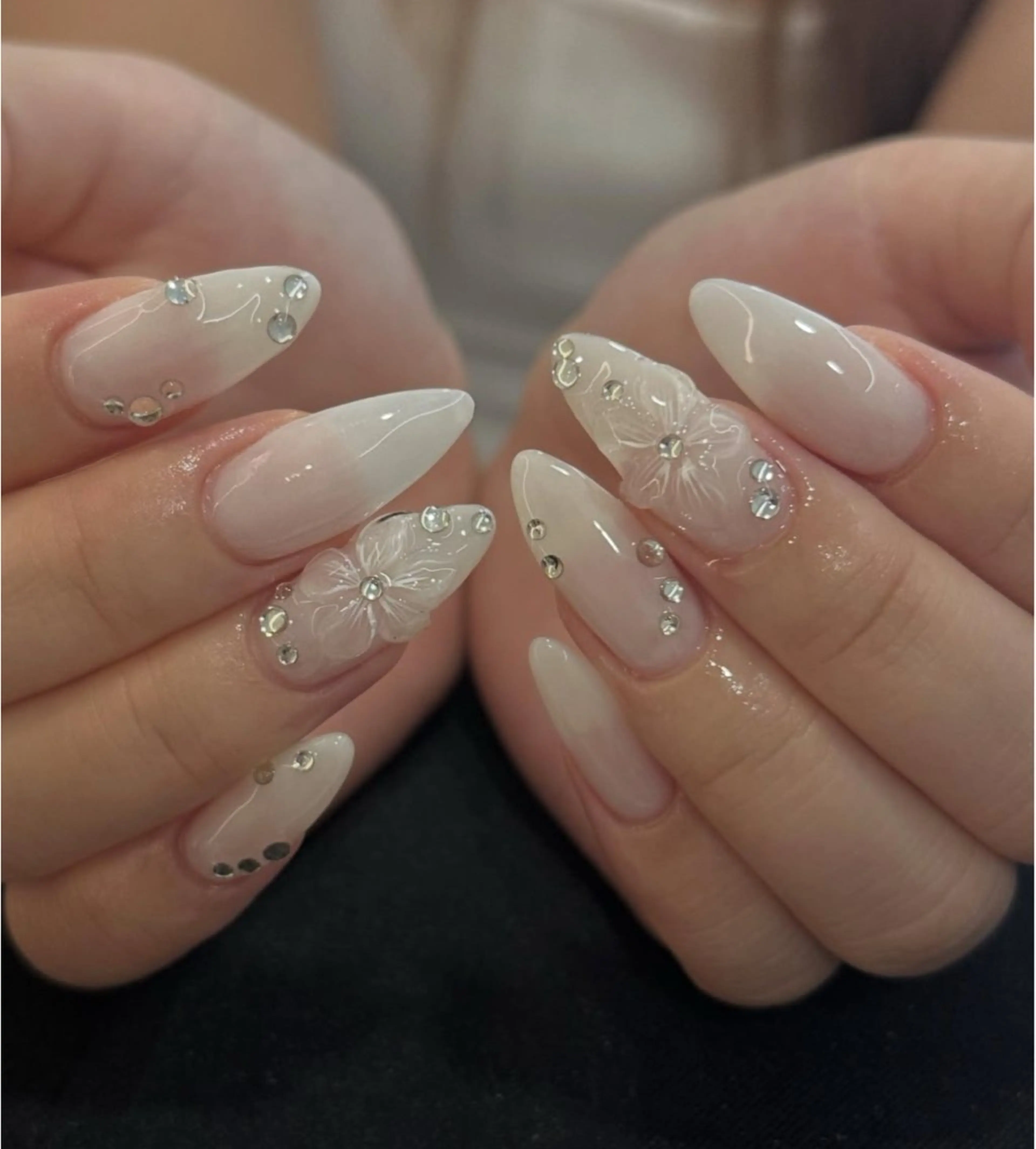 ネイル キラキラネイル マグネットネイル ミラーネイル ニュアンスネイル ワンホンネイル ハンドネイル Hina 池袋 長だしチップ専門店のネイルデザイン