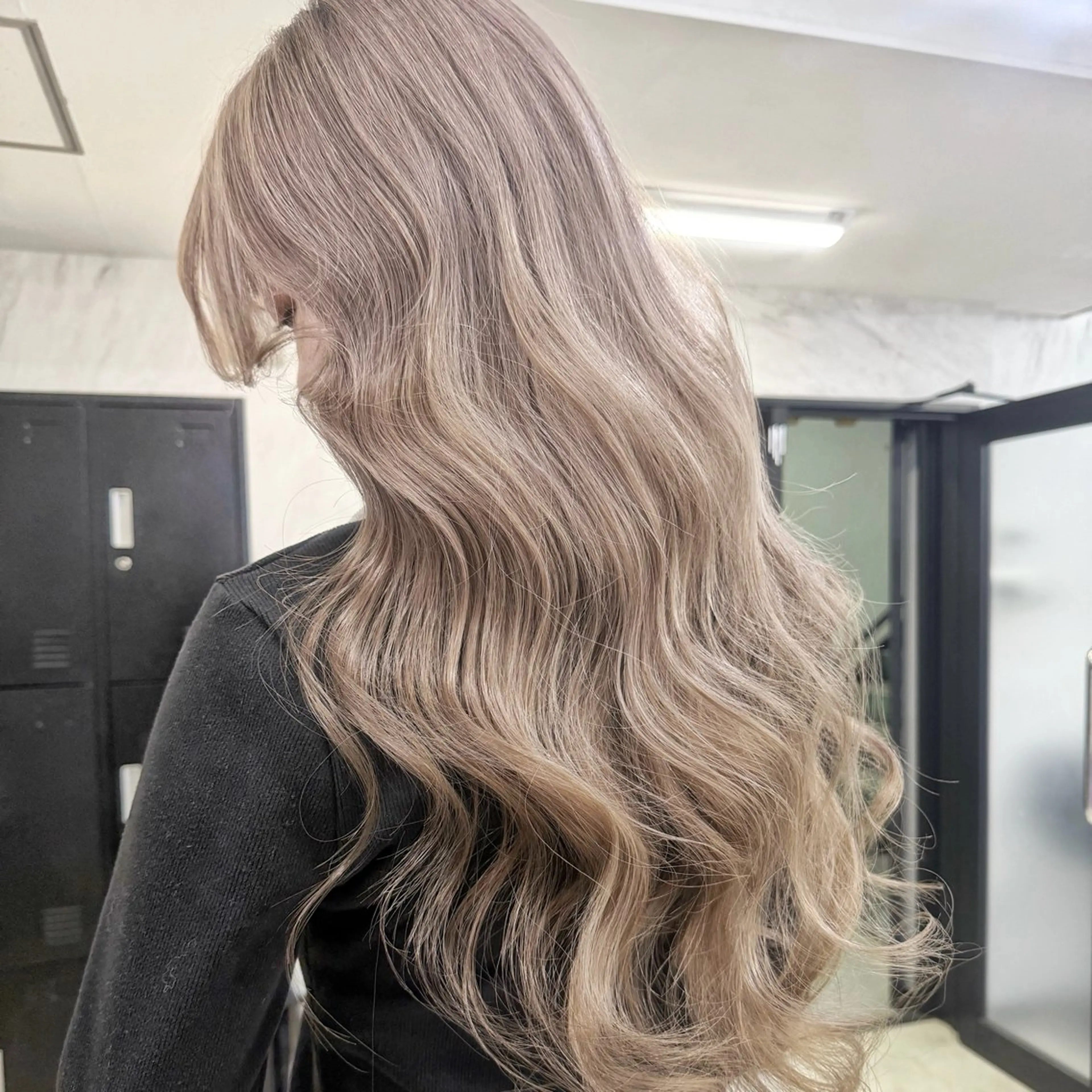 ロング カラー シールエクステ ハイトーンカラー エクステ ヘアカラー トリートメント シールエクステ特化 ハイトーン、NANAのヘアスタイル