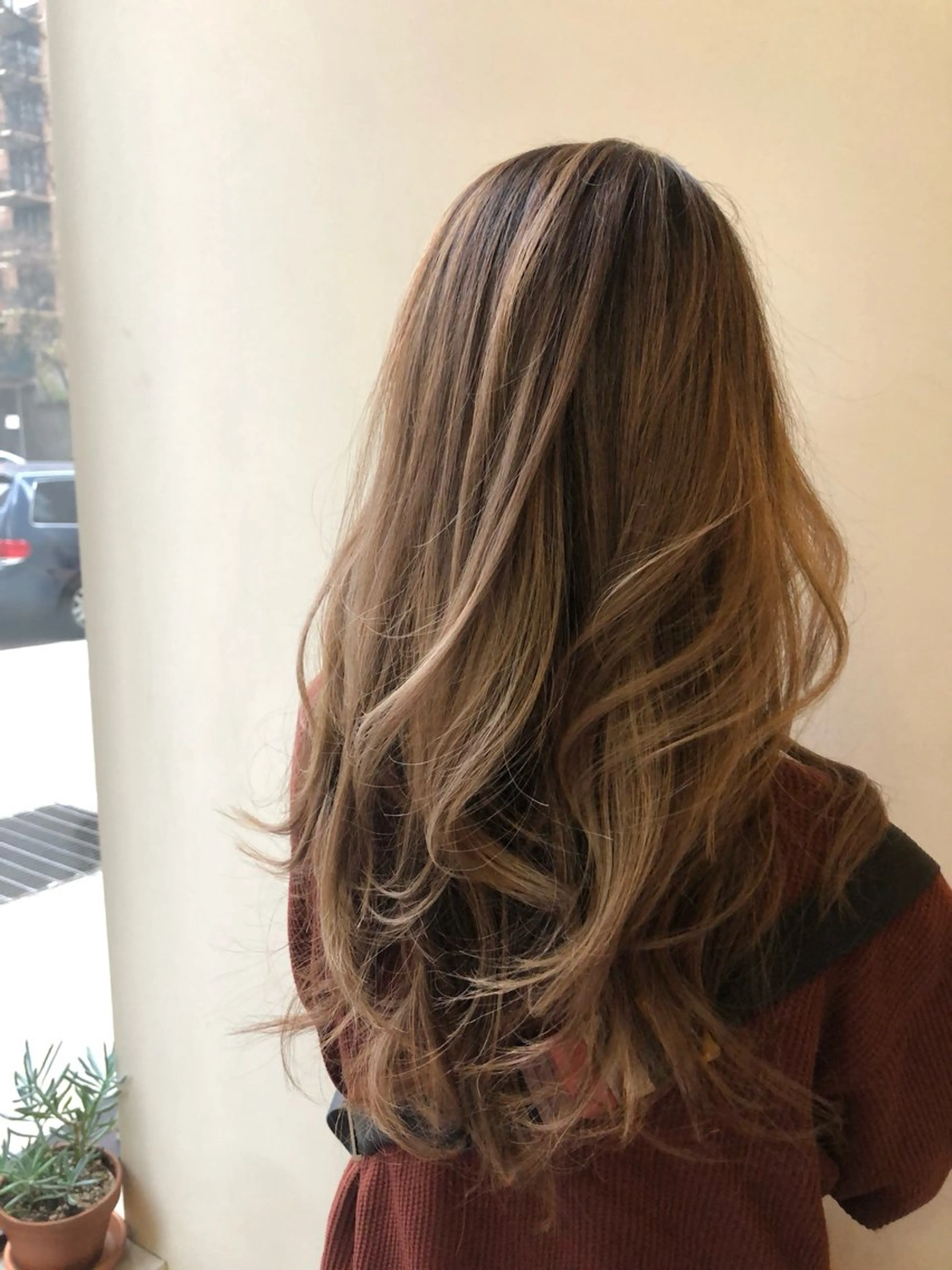 ロング AFLOAT SAYURIのヘアスタイル