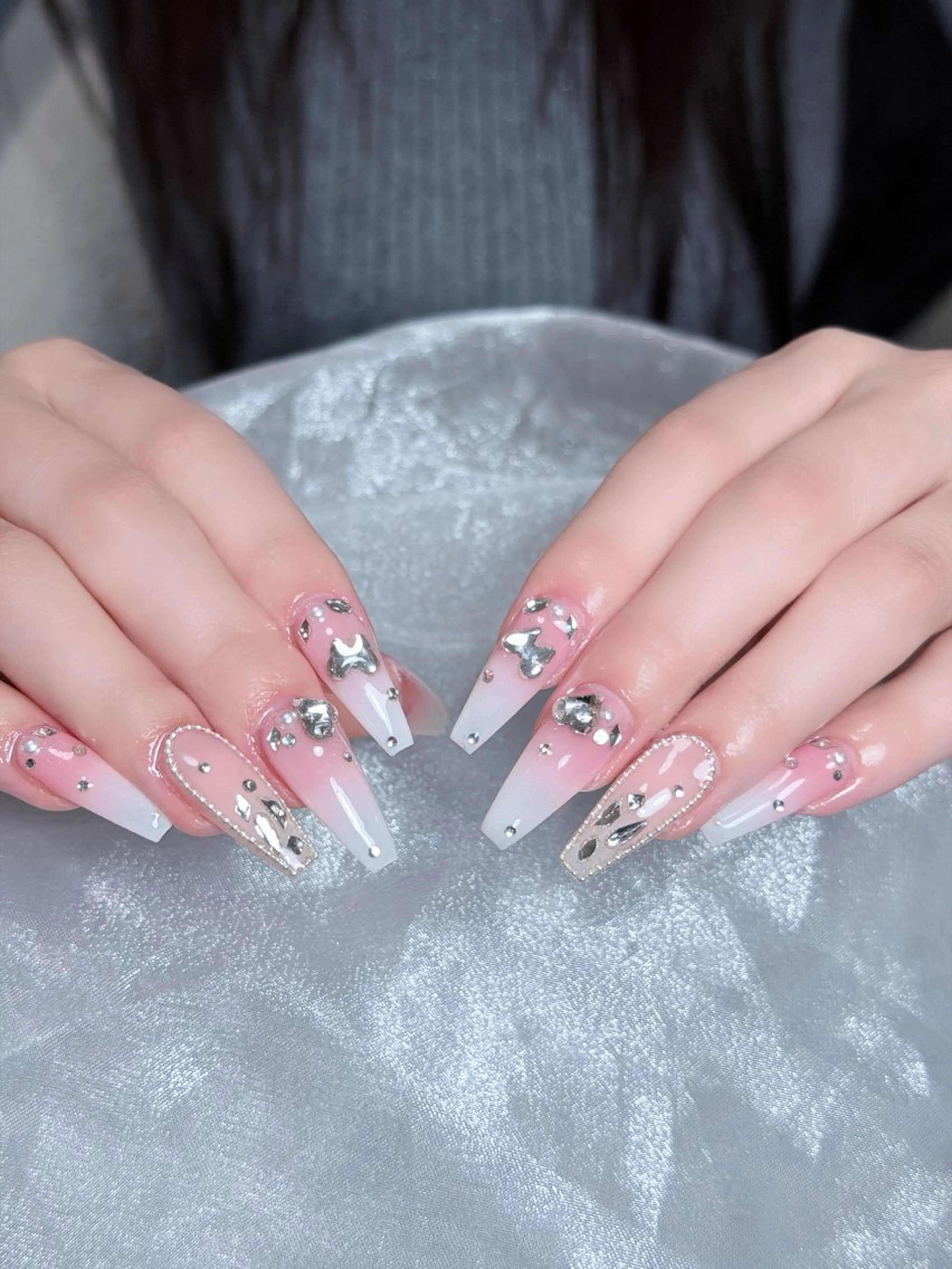 ネイル チークネイル ドット フレンチネイル グラデーション ハート ハンドネイル Julli NailStudioのネイルデザイン