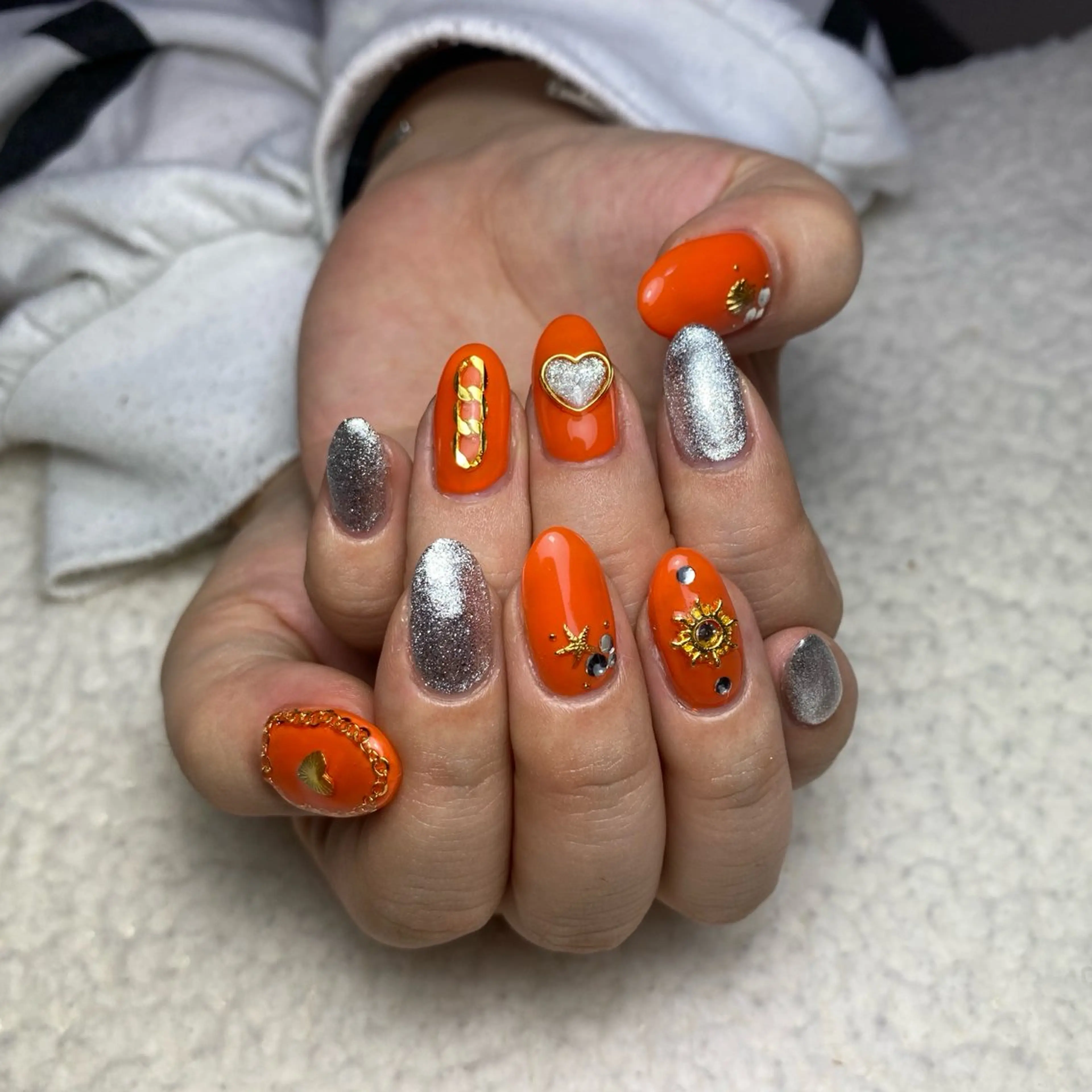 ネイル オレンジ 夏ネイル ハンドネイル COCO+所属・COCO +のエステ・リラクイメージ