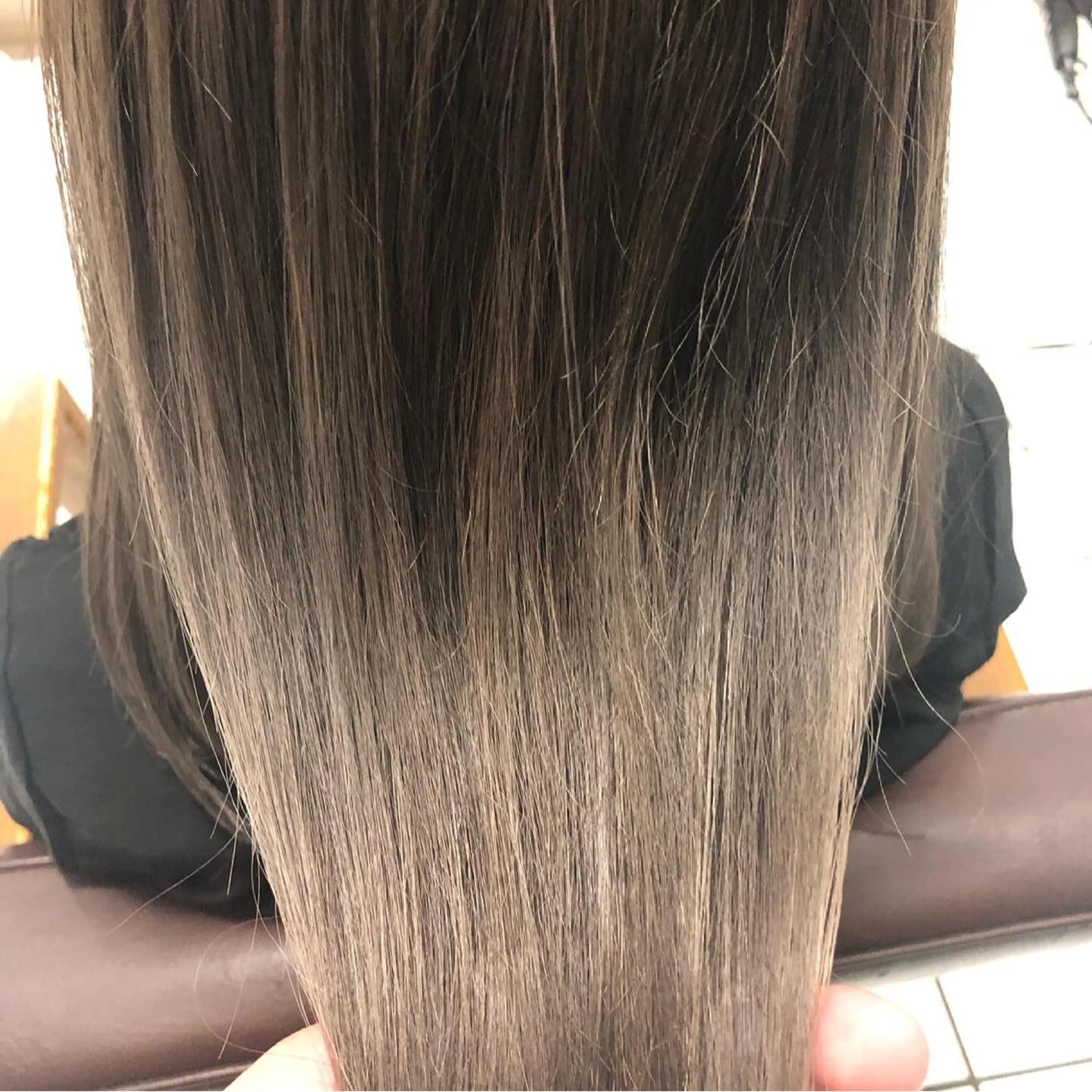 セミロング カラー 透明感カラー グレージュ hair &make SAWA所属・滝沢 智希のヘアスタイル