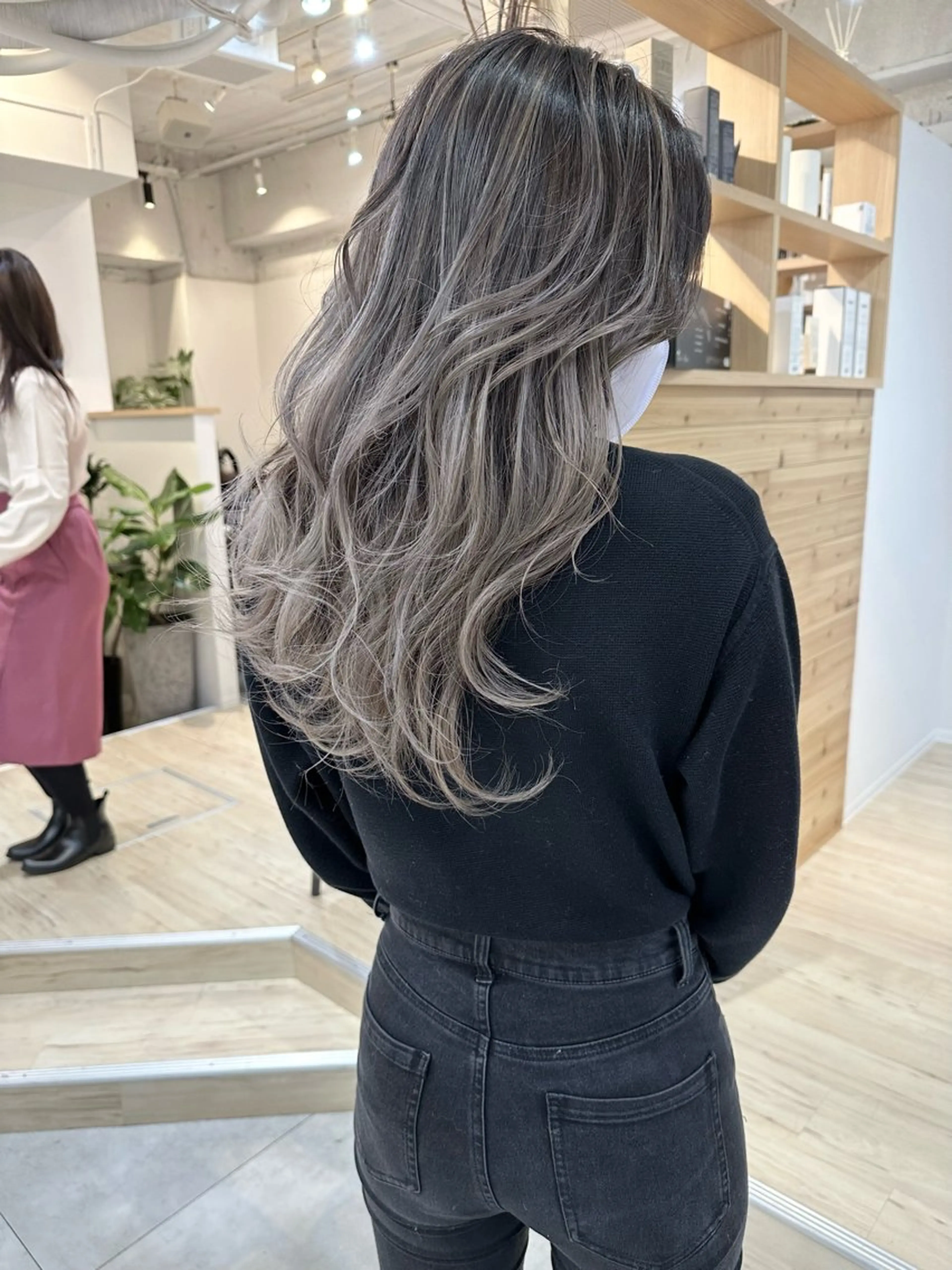 ロング カラー バレイヤージュ レイヤーカット カット ヘアカラー トリートメント ヘッドスパ 木下大地 HAIR Oneのヘアスタイル