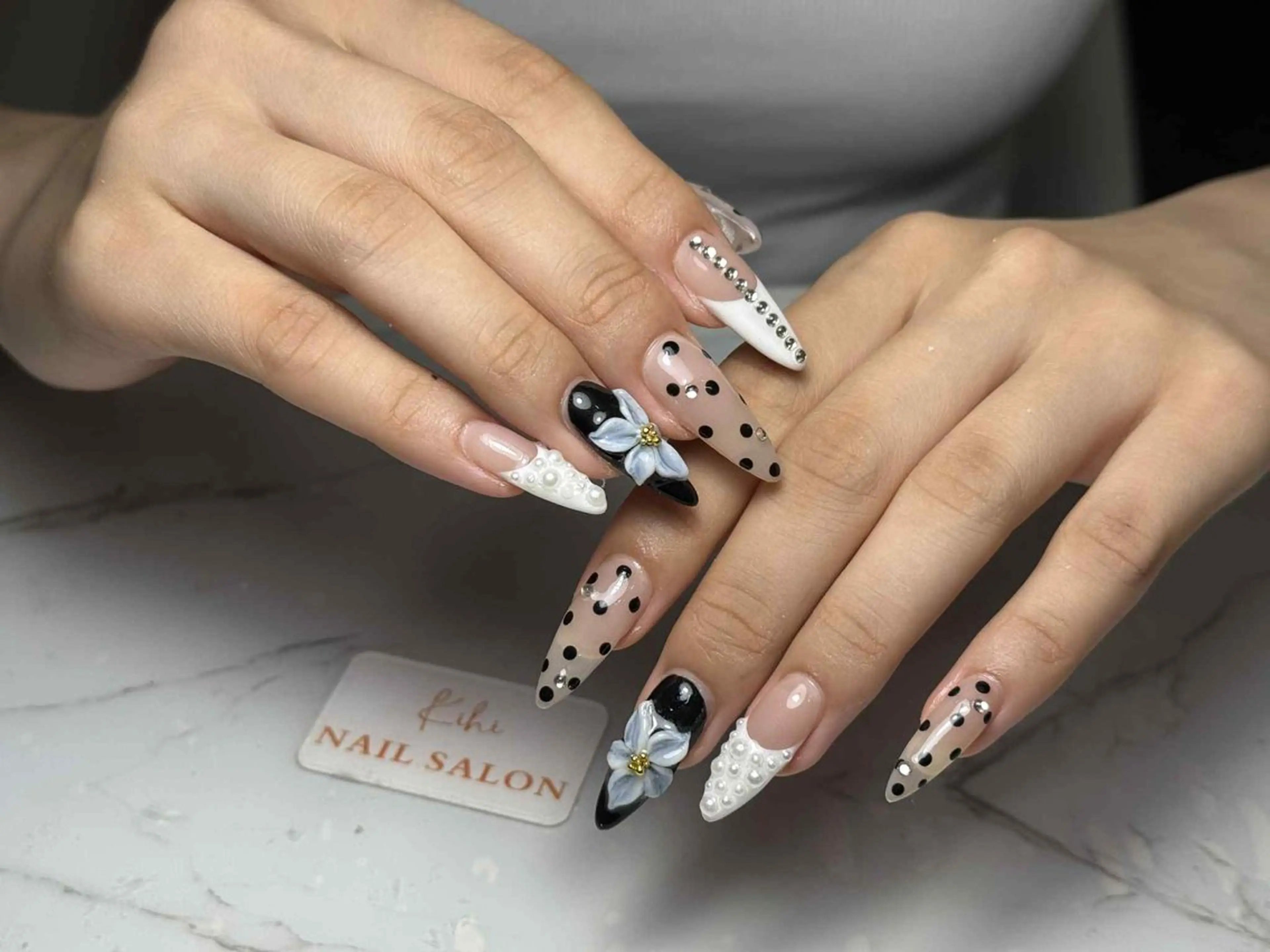 ネイル アートネイル フレンチネイル ジェルネイル グラデーション 韓国ネイル ハンドネイル 💕鈴木ユリ パラジェル/オフ無料のネイルデザイン