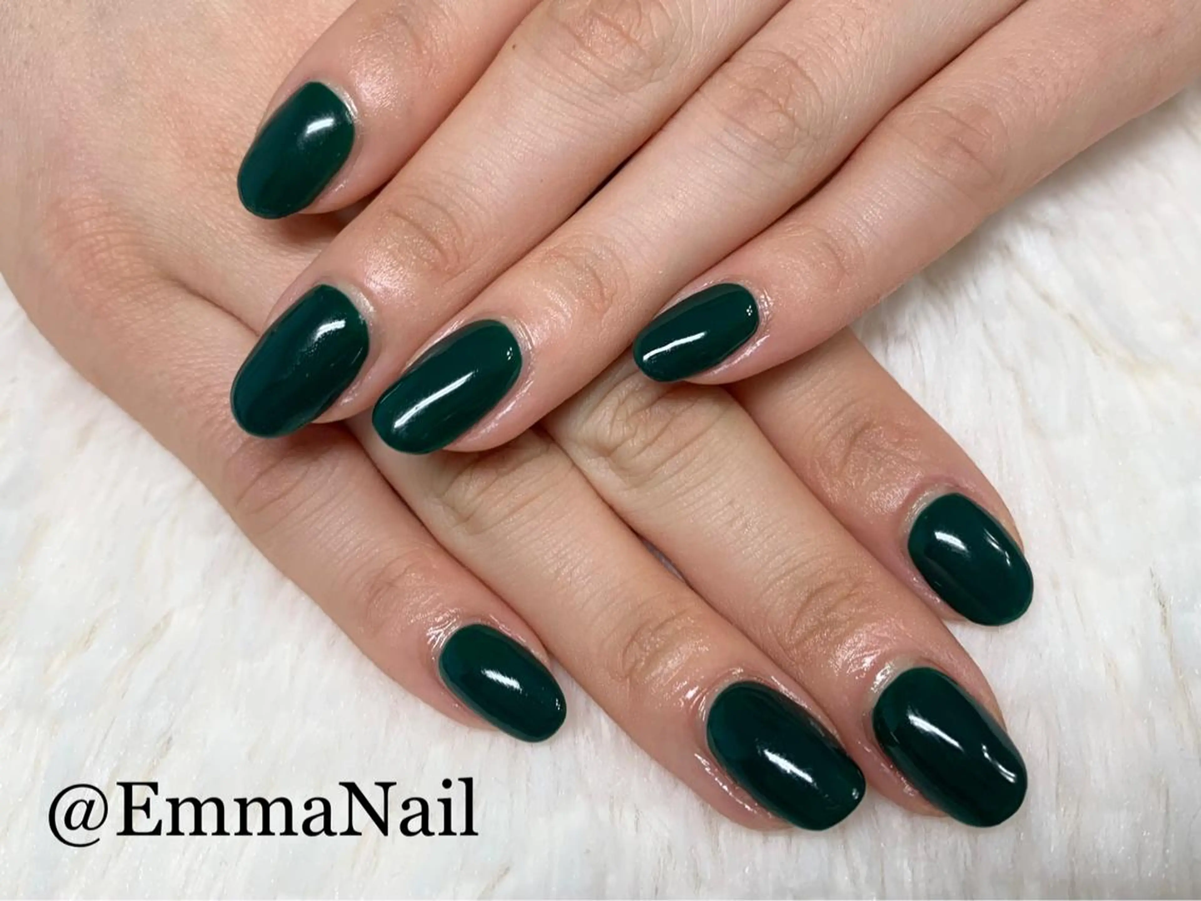 ネイル ジェルネイル グリーン ワンカラーネイル ハンドネイル salon EM&A emiのネイルデザイン