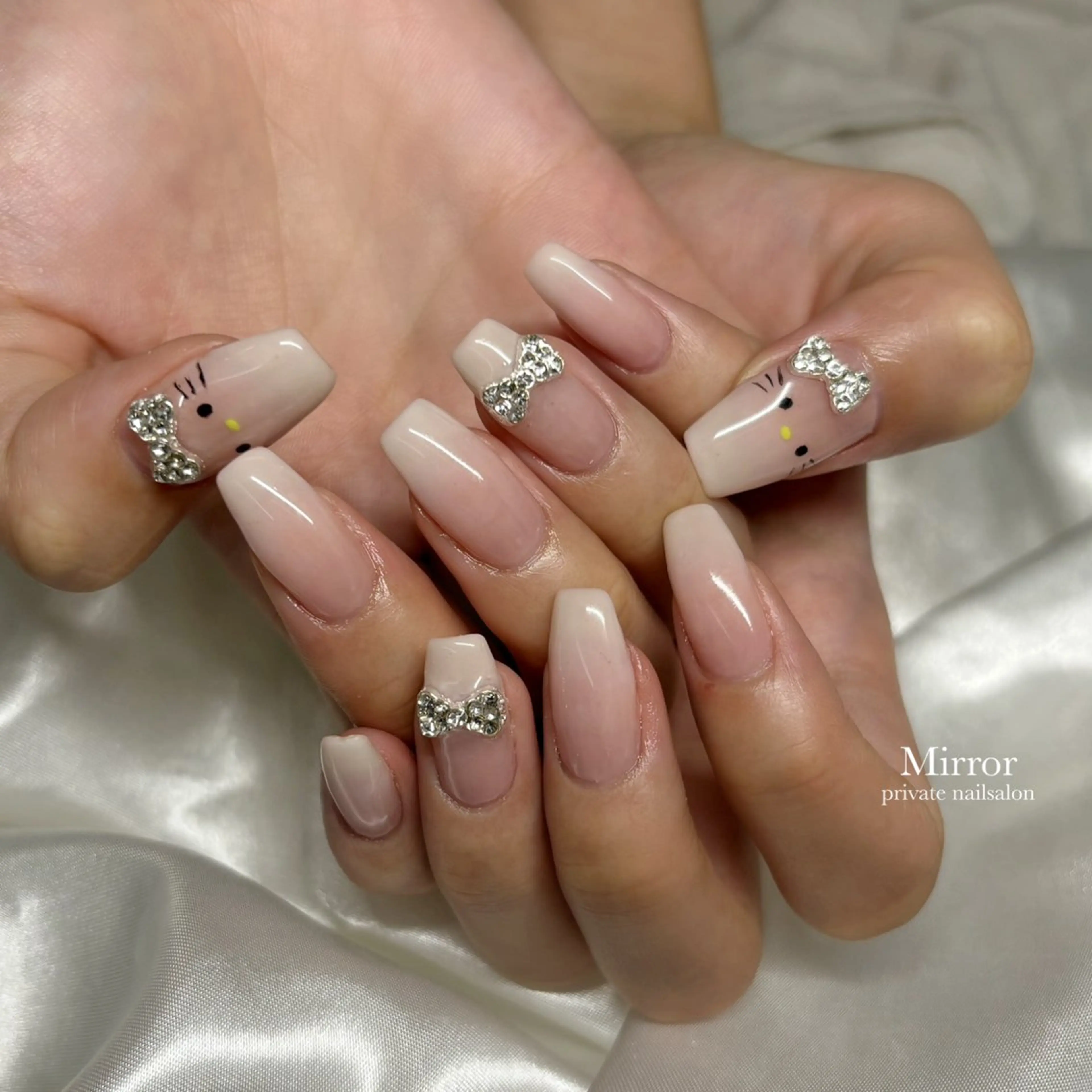 ネイル nailsalon Mirrorのネイルデザイン