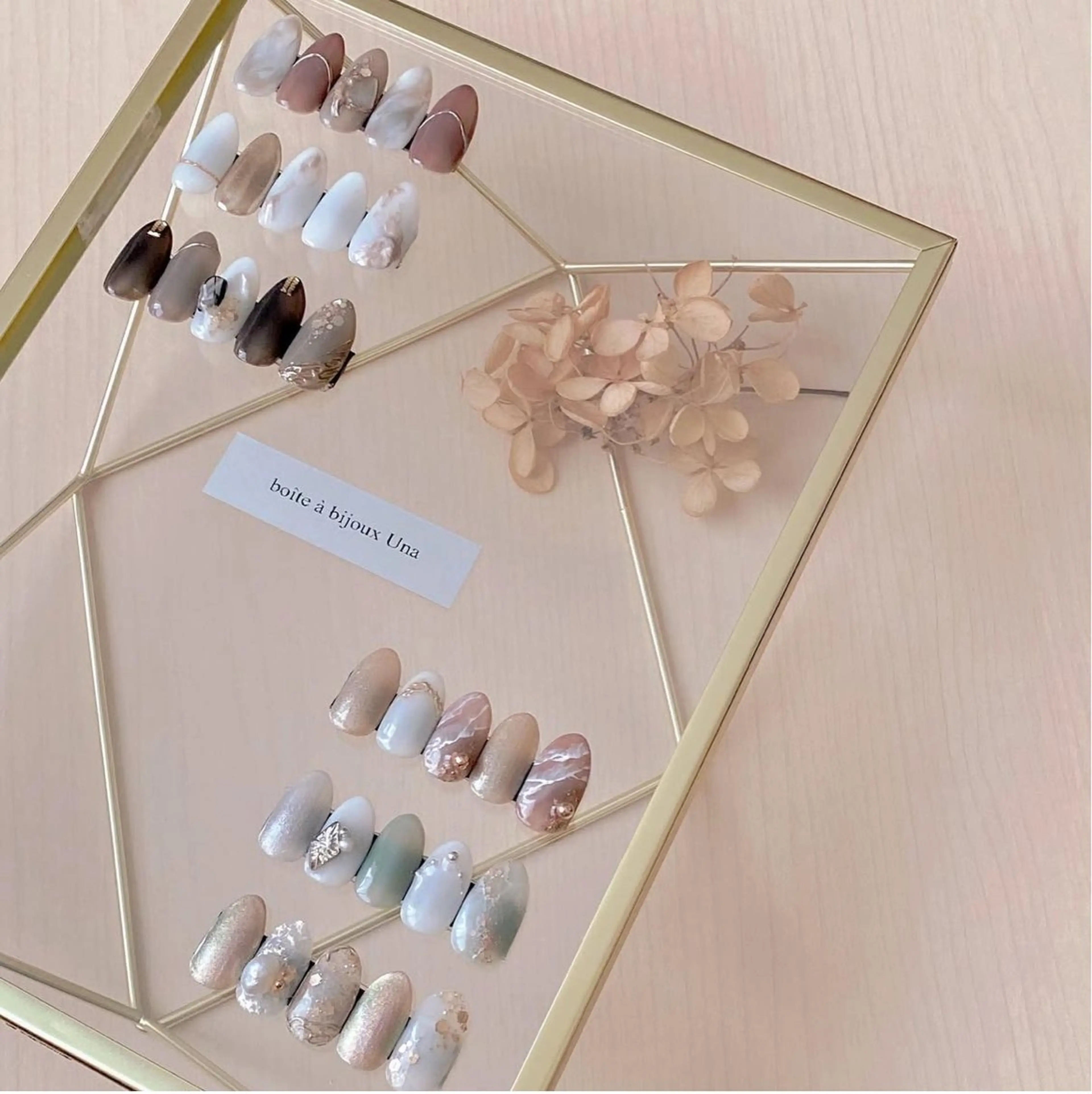 ネイル ニュアンスネイル boite a bijoux Unaのネイルデザイン