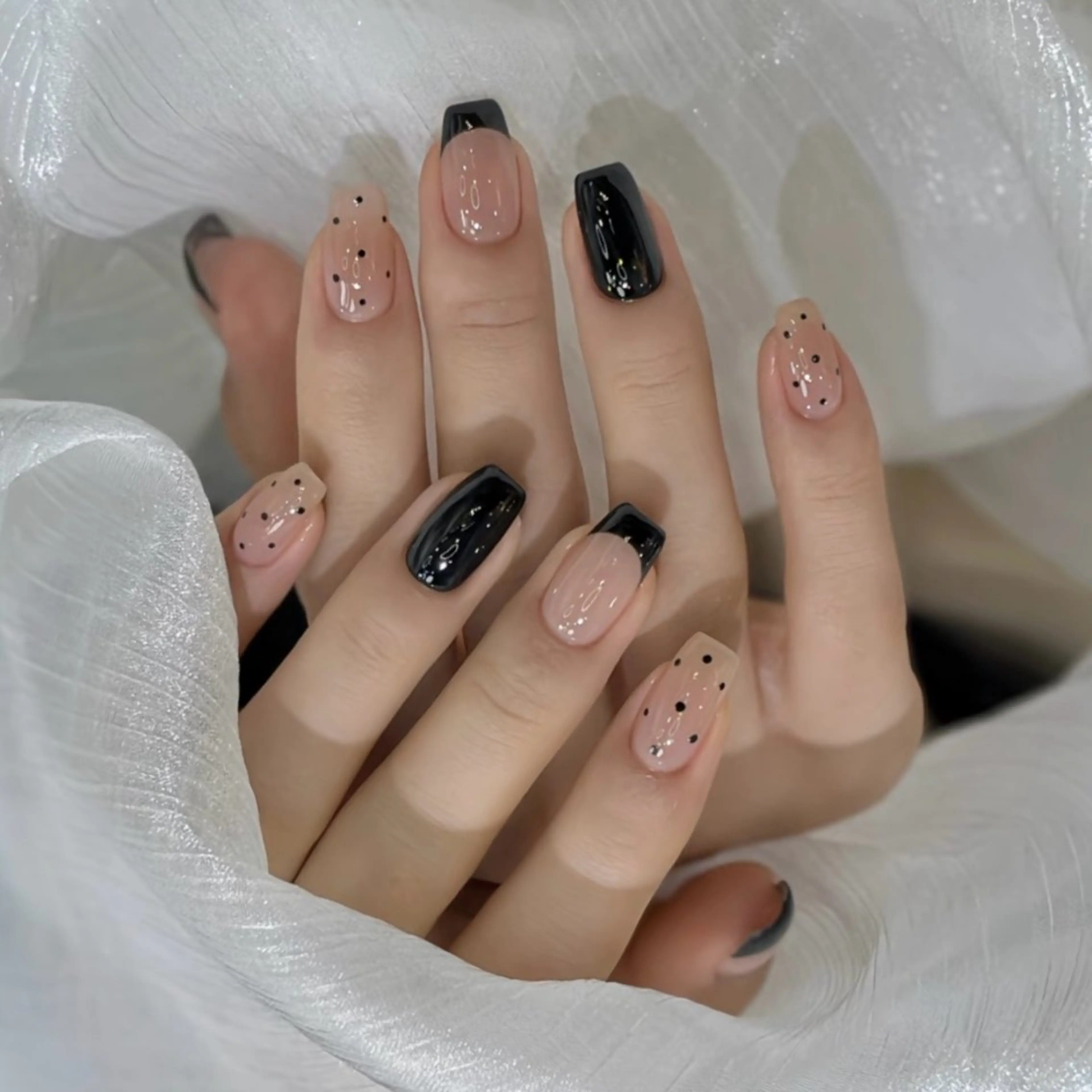 【ジェルOFF無料】🎀持ち込みデザイン6本の写真