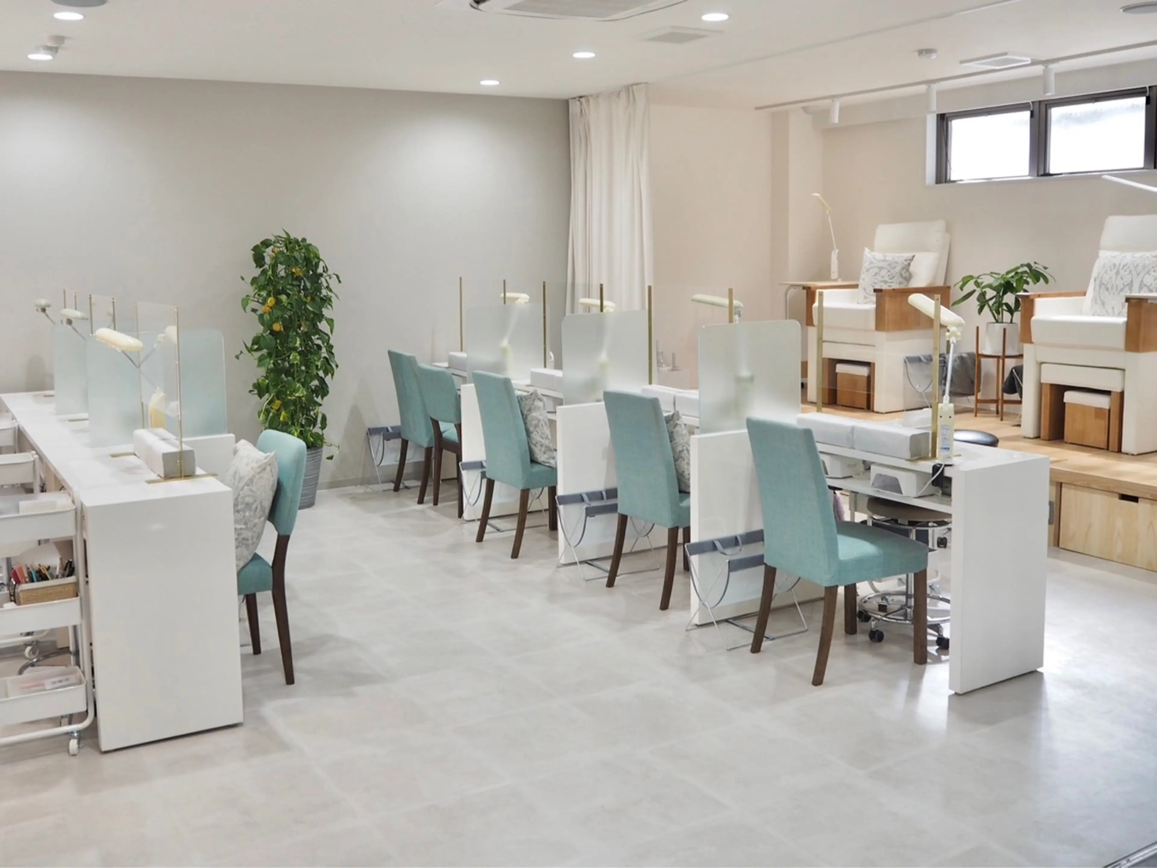 キャプバイキャプラスネイルの内観・外観2