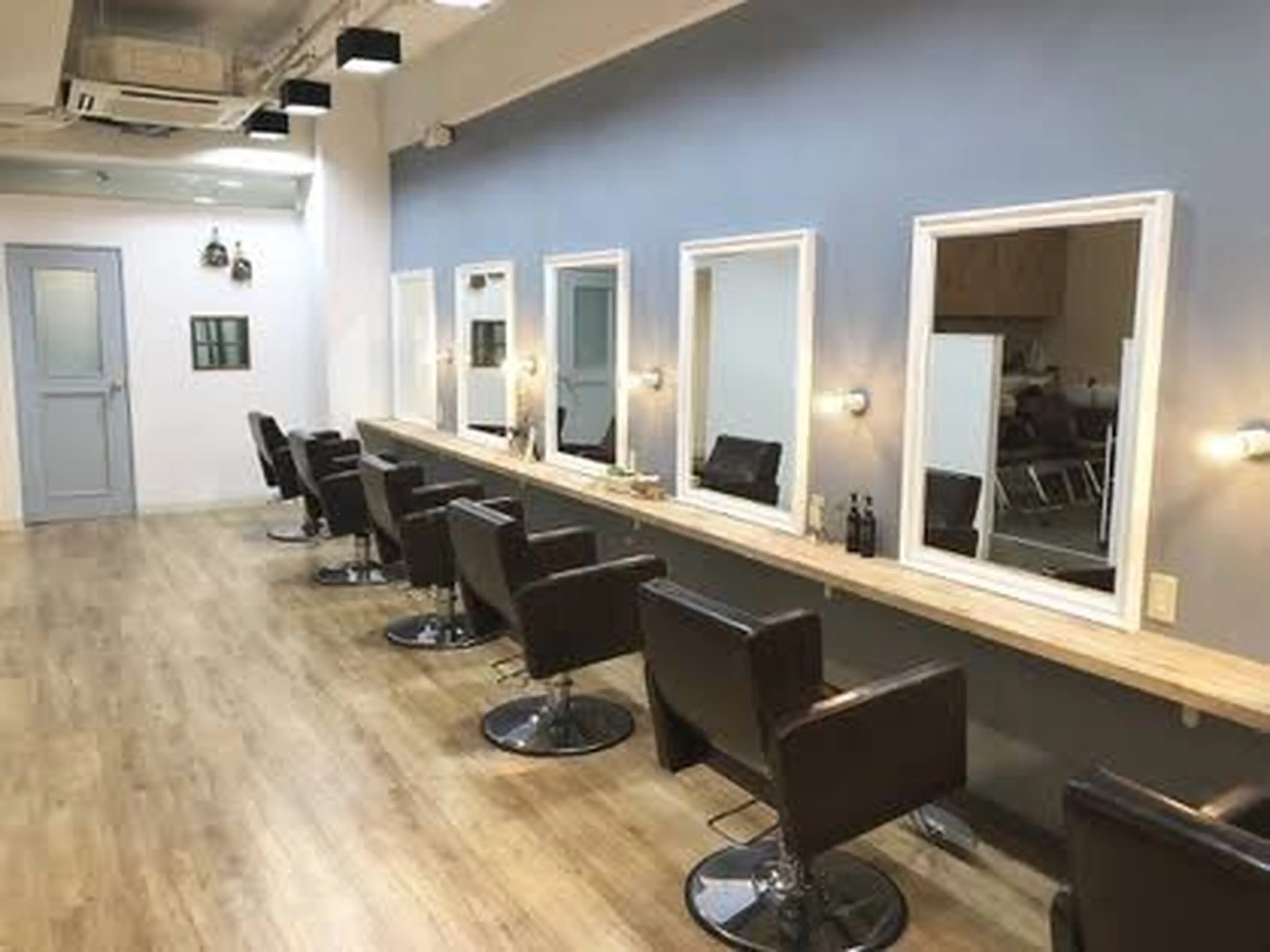 Bless Hair リーベ店の内観・外観2