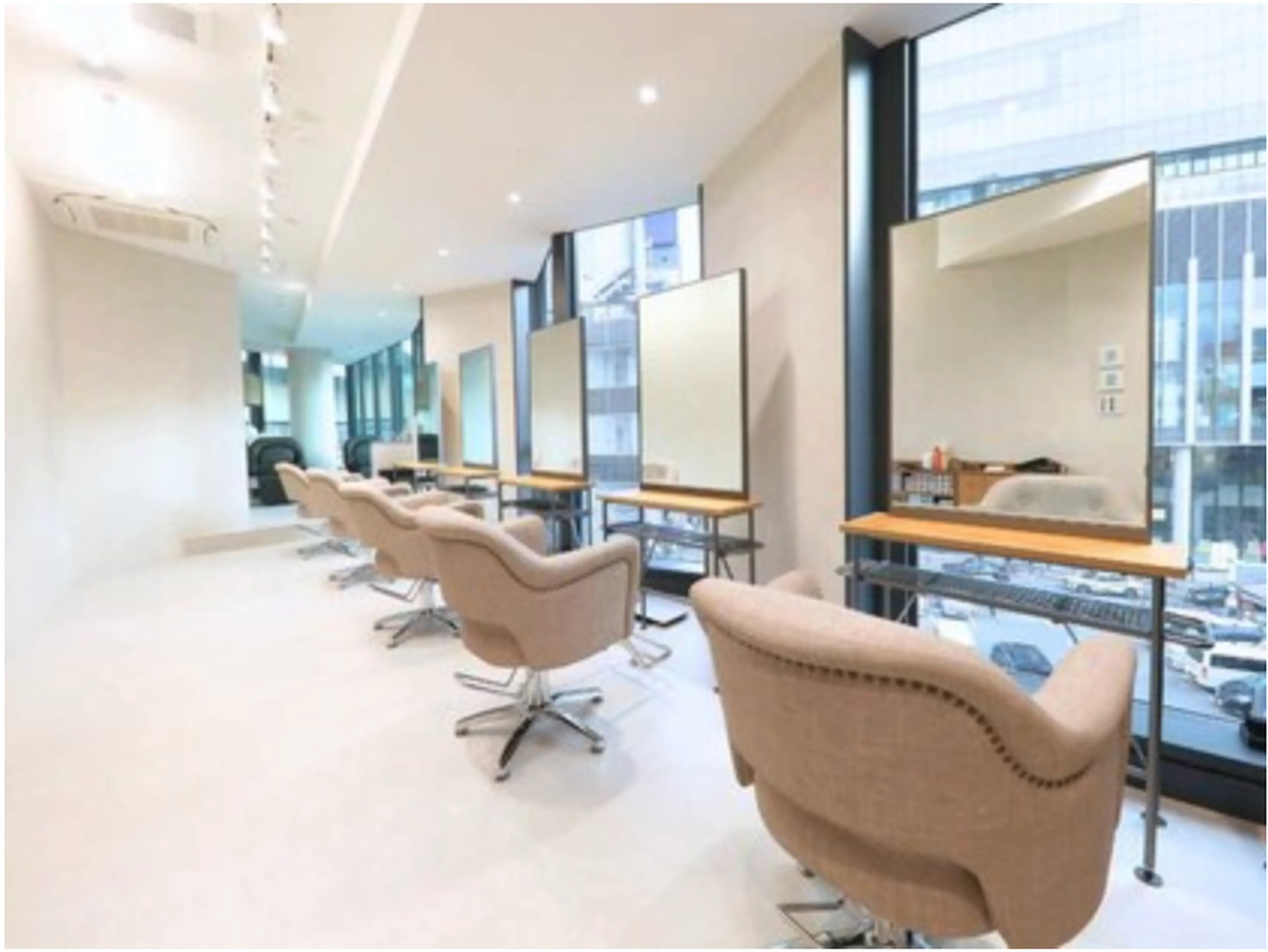 CLUTCH 梅田茶屋町店の内観・外観1