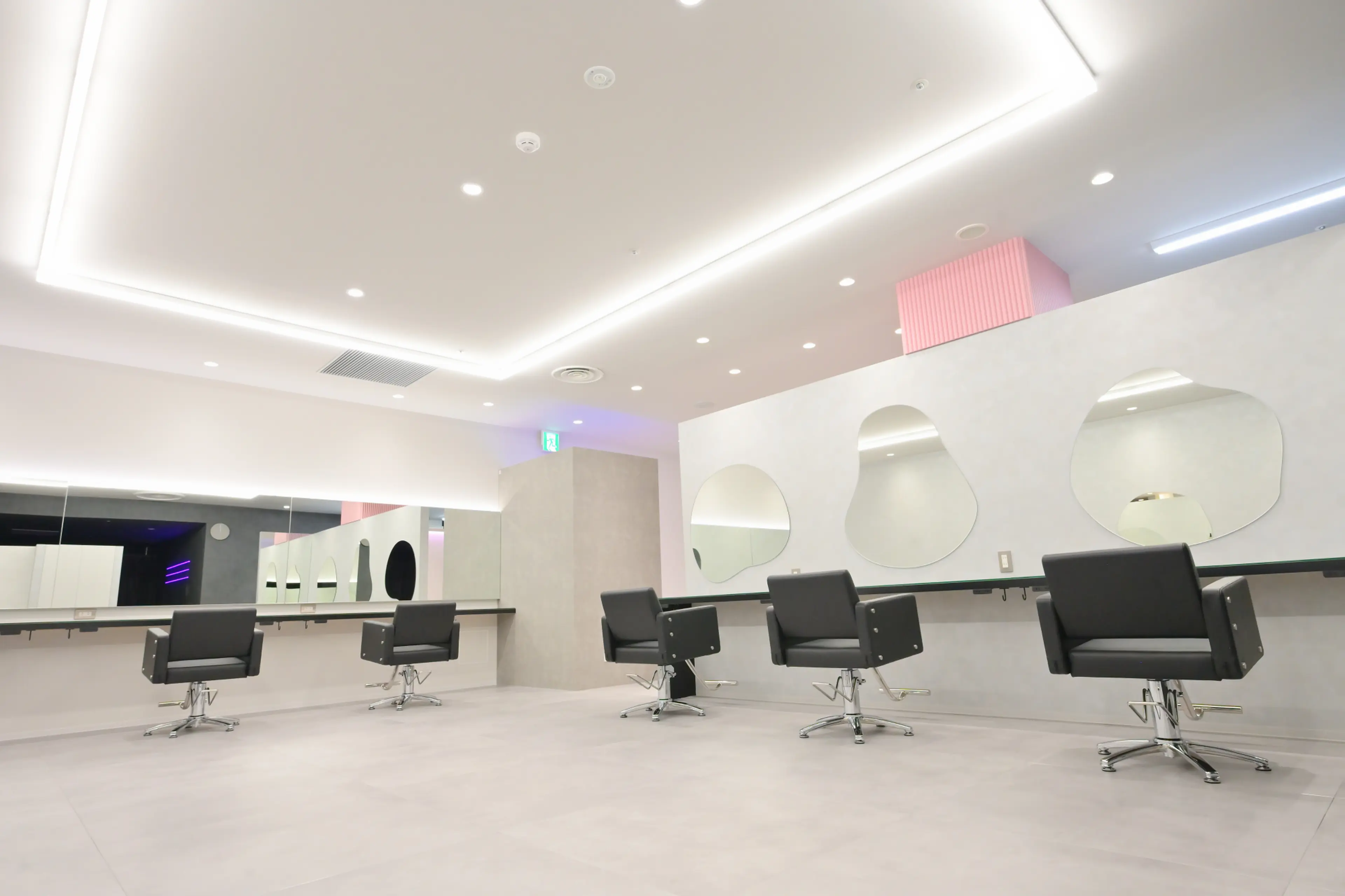 prize【プライズ】ブリーチ/パーソナルカラー&髪質改善トリートメント成増ドンキ店の内観・外観1