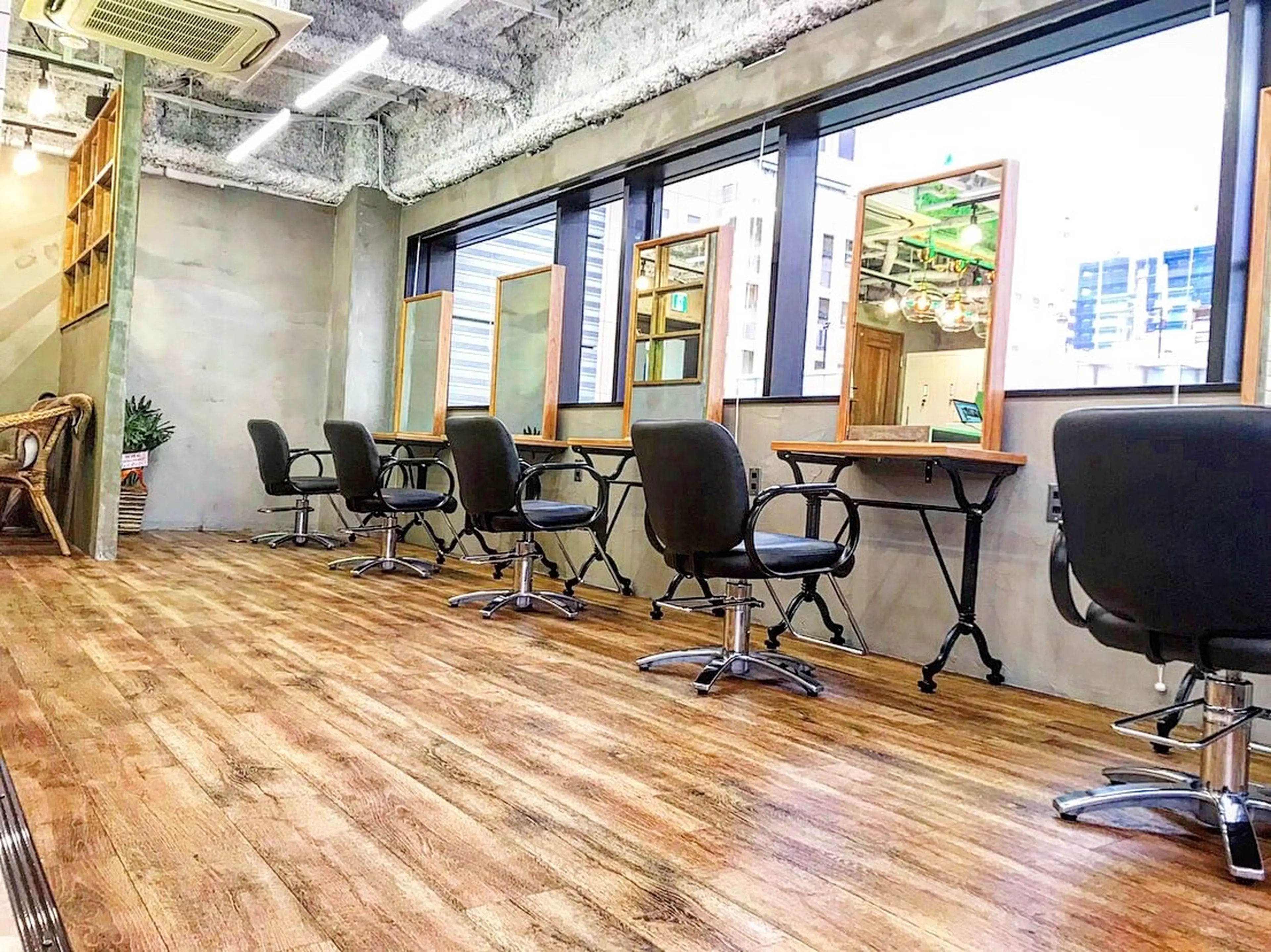 ANGELICA JR和歌山駅前店の内観・外観1