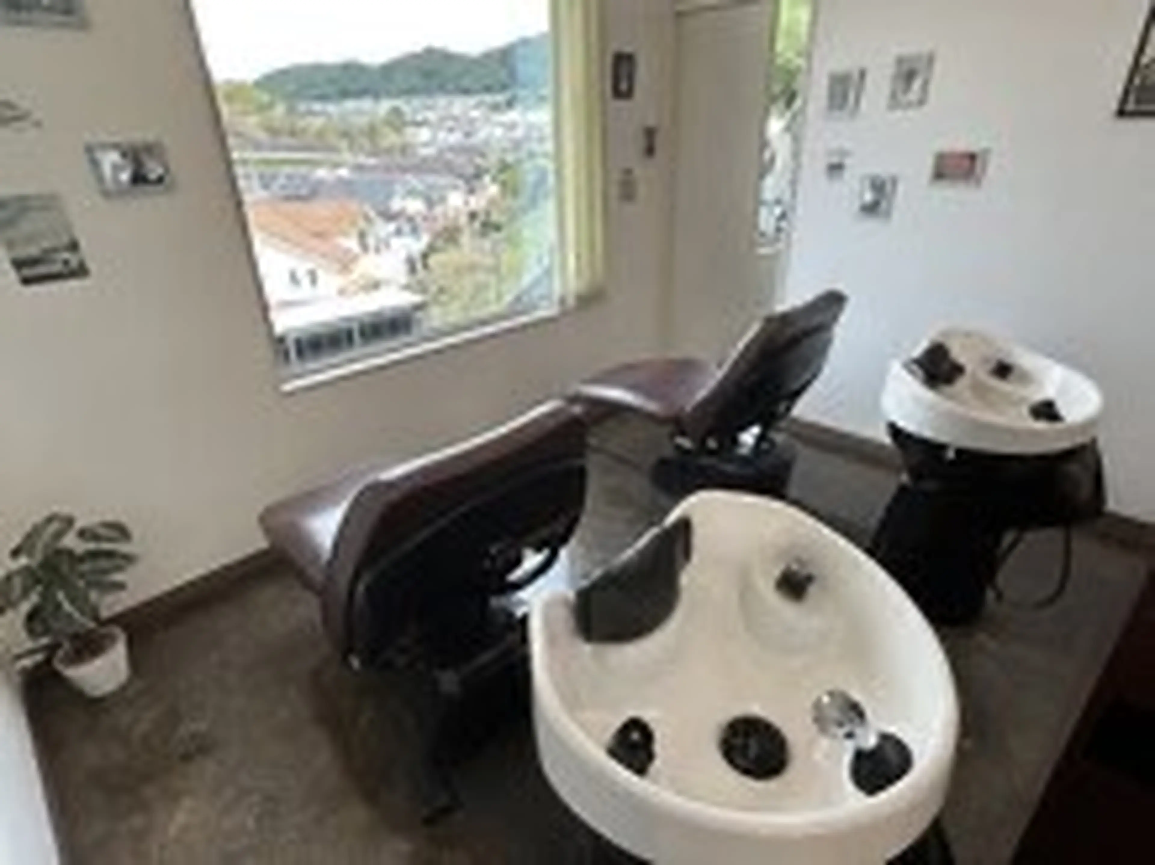 ヘアーメイクFEEL HILLSの内観・外観3