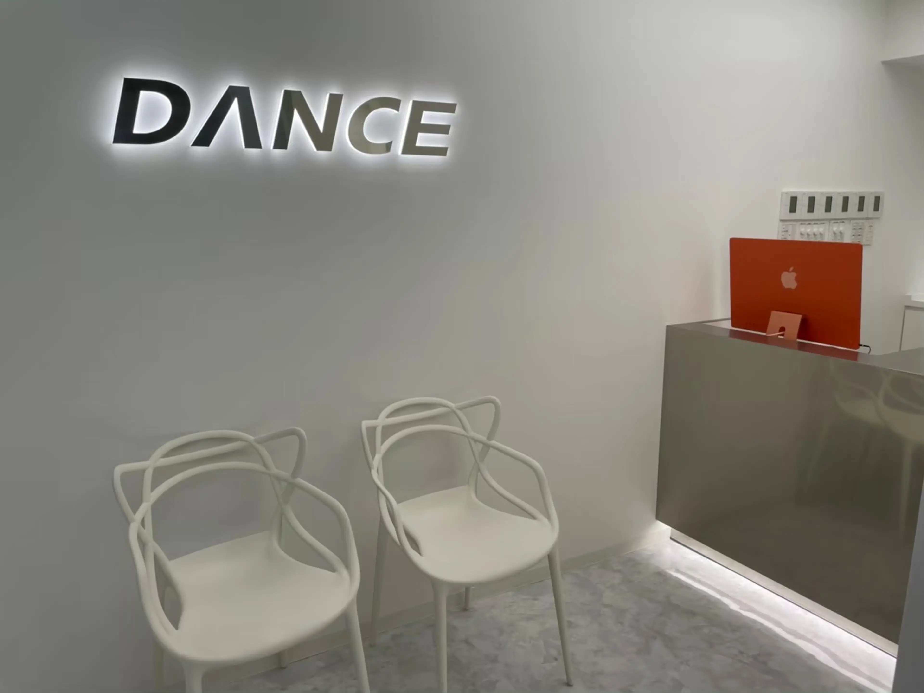DANCEの内観・外観1