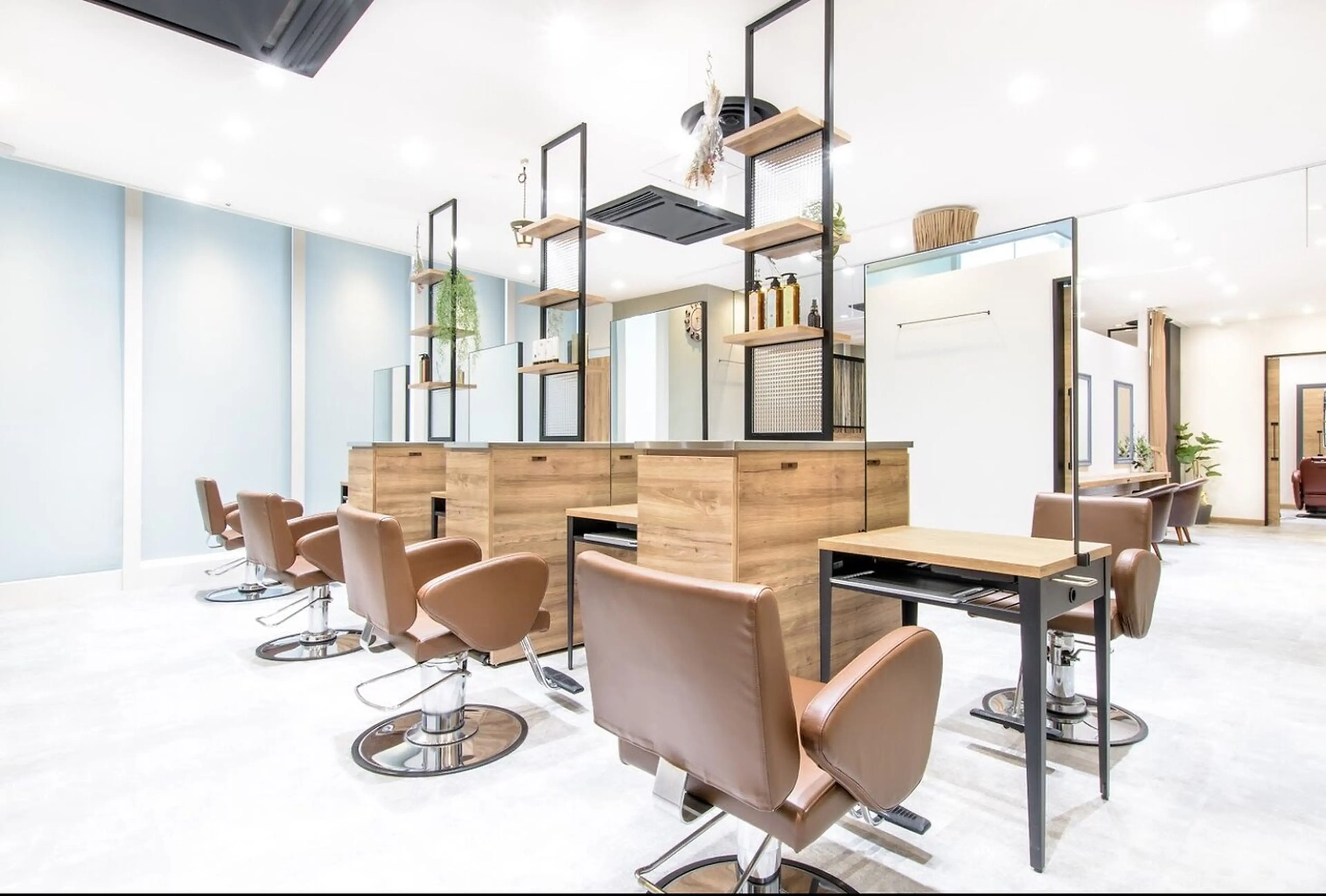 ブランシェ勝川駅前店の内観・外観2