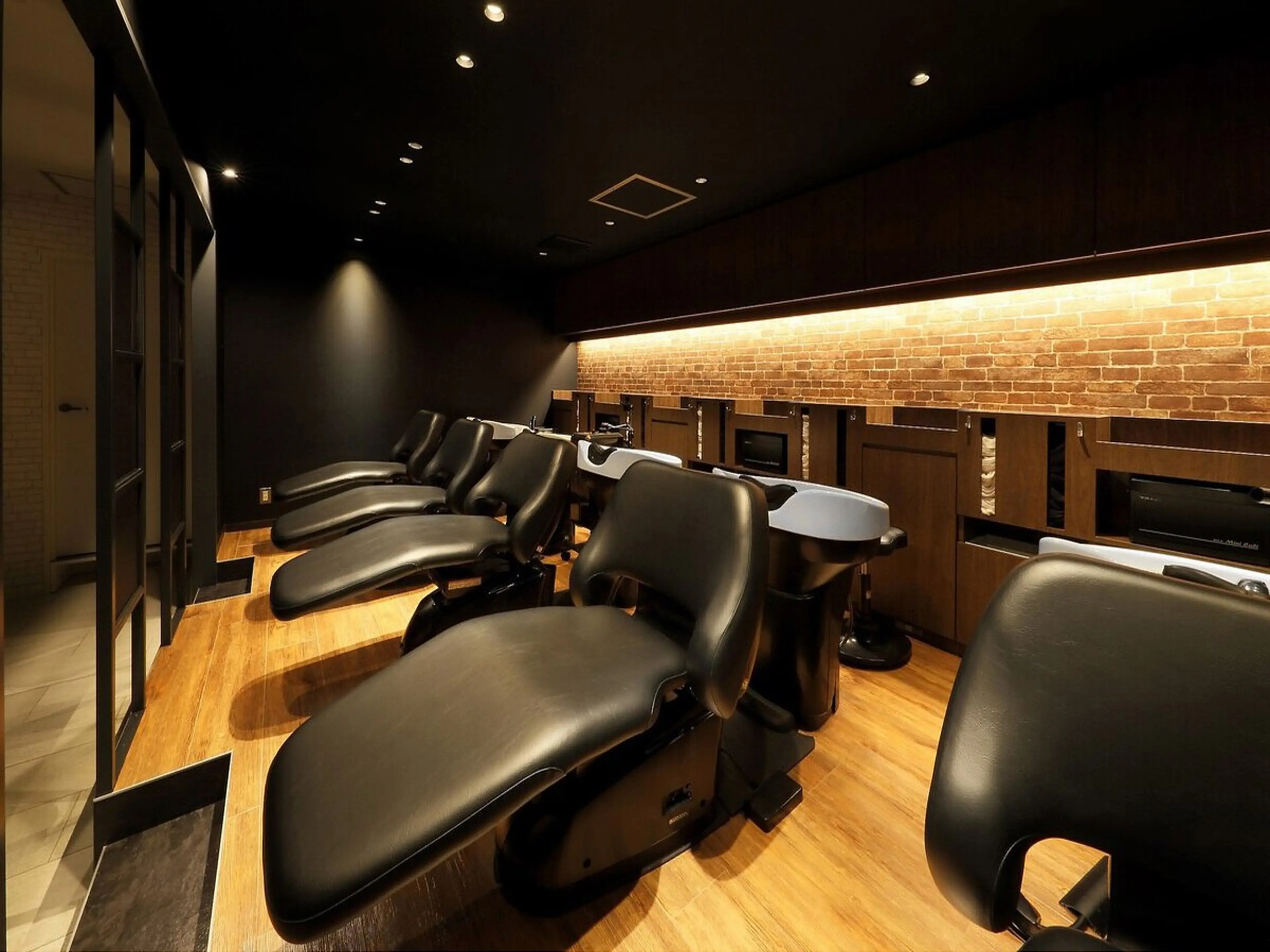 PROGRESS仙台駅東口店の内観・外観2