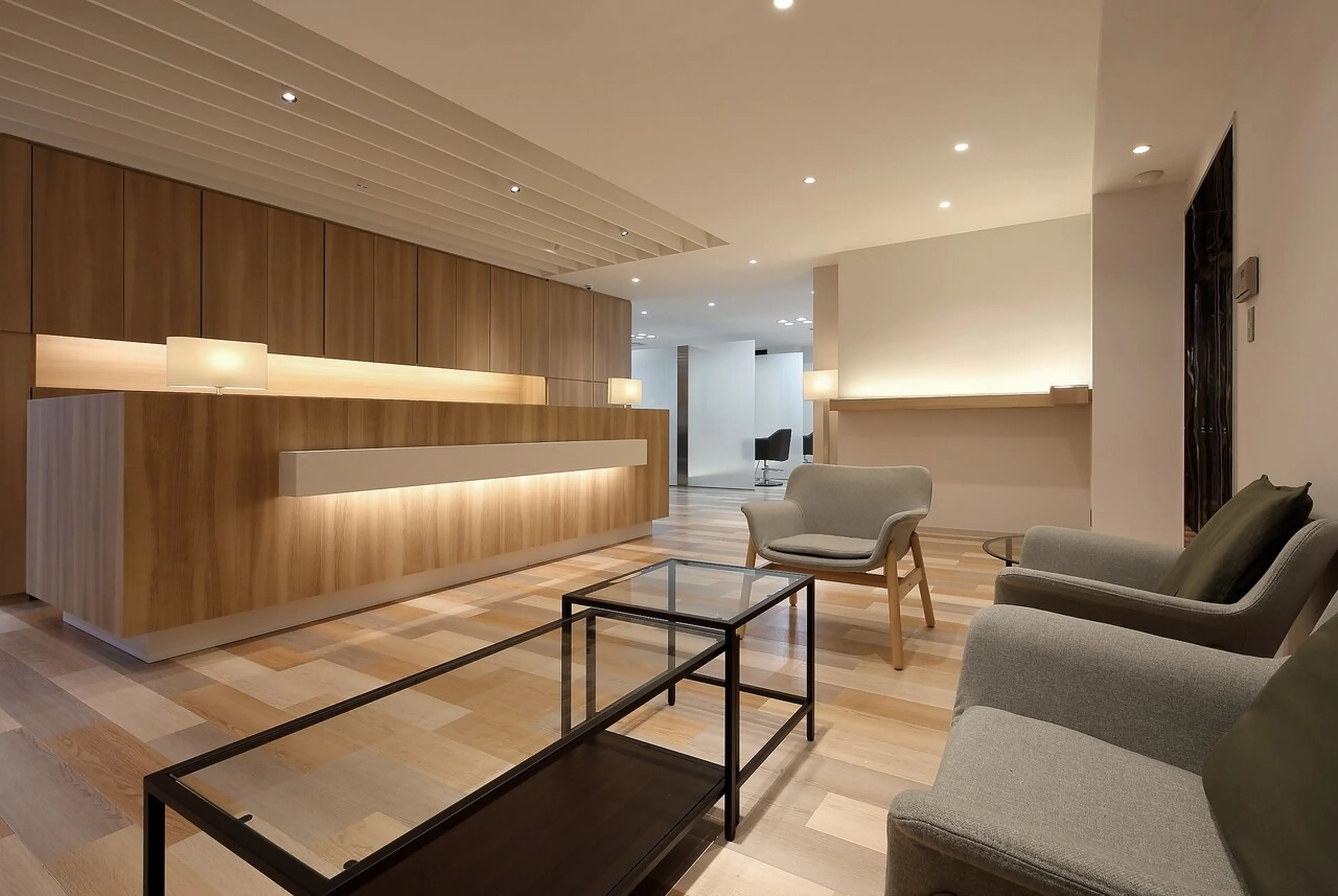 hair&make first 泉中央店の内観・外観1