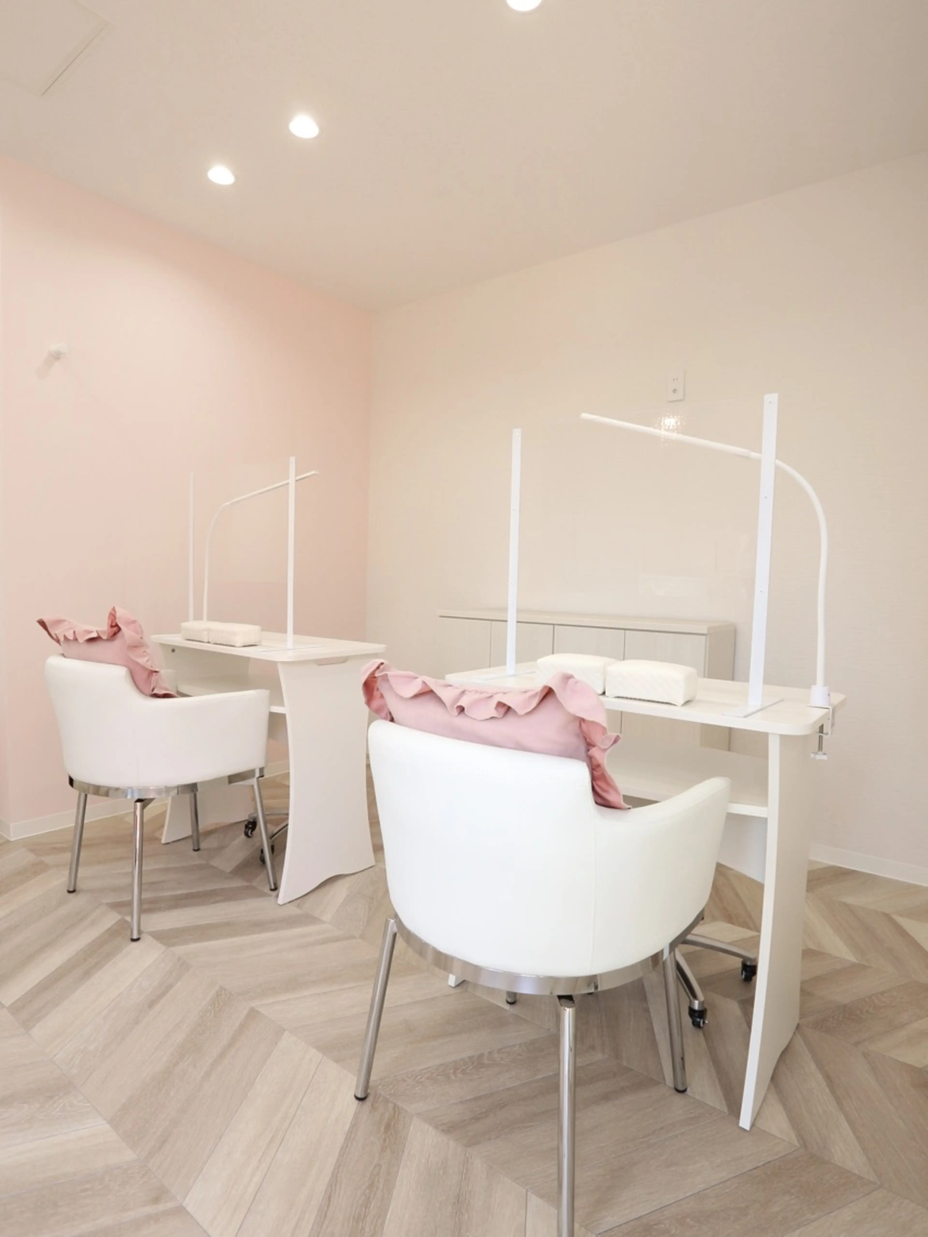 nail salon Pureの内観・外観1