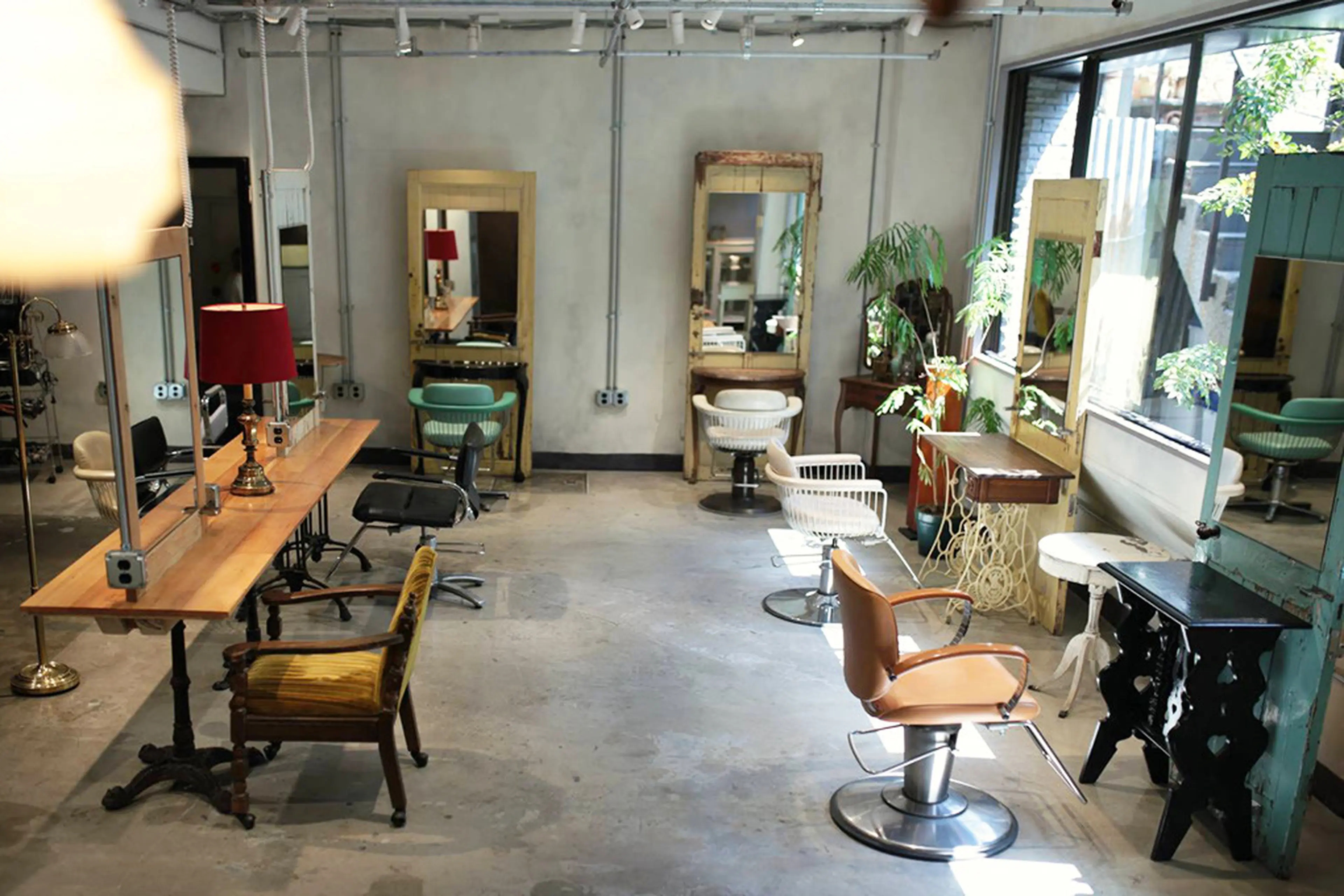 BLUE TOMATOの内観・外観1