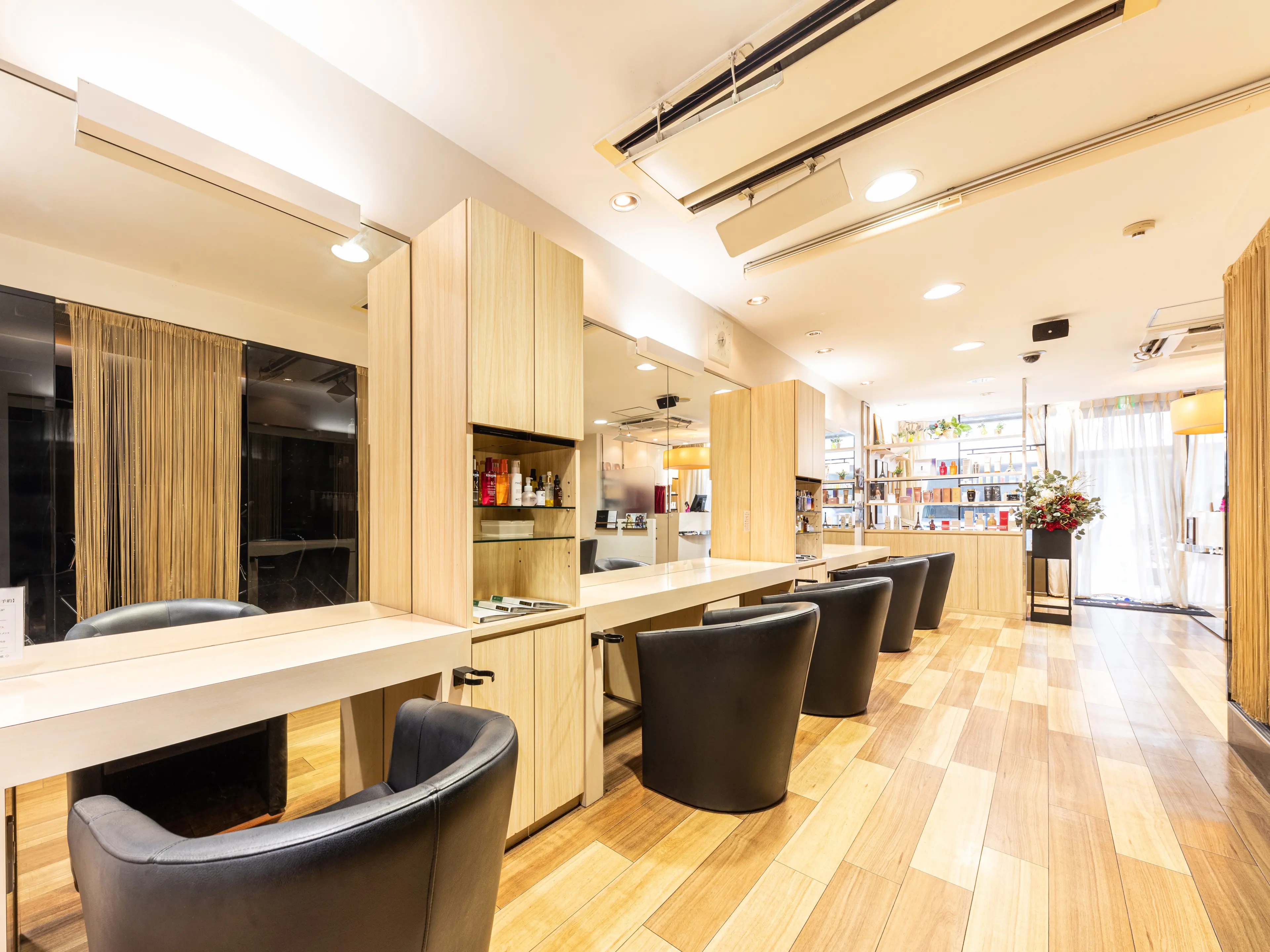 モッズヘア越谷店の内観・外観1