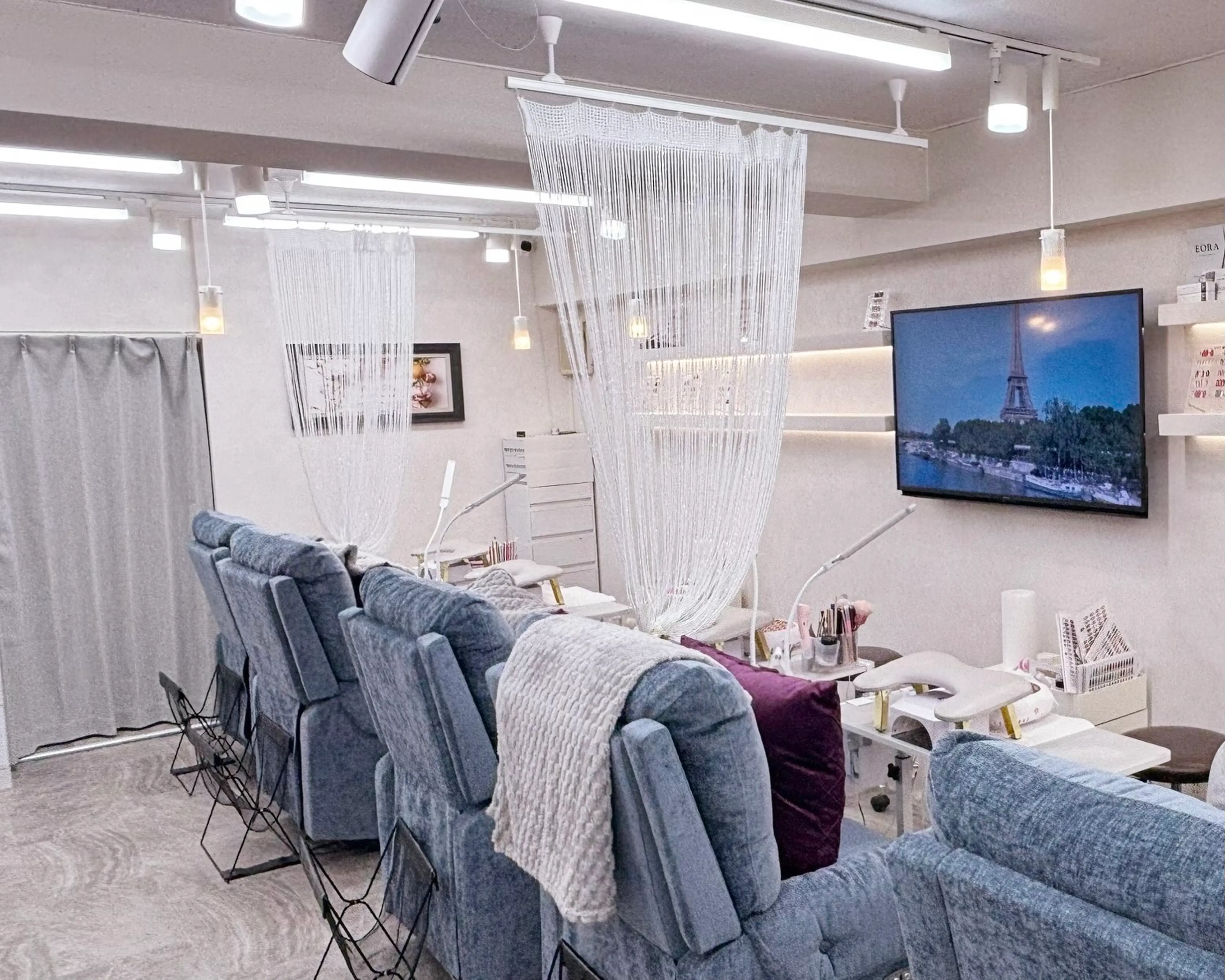 ネイルサロンキューティプティ新宿店の内観・外観1