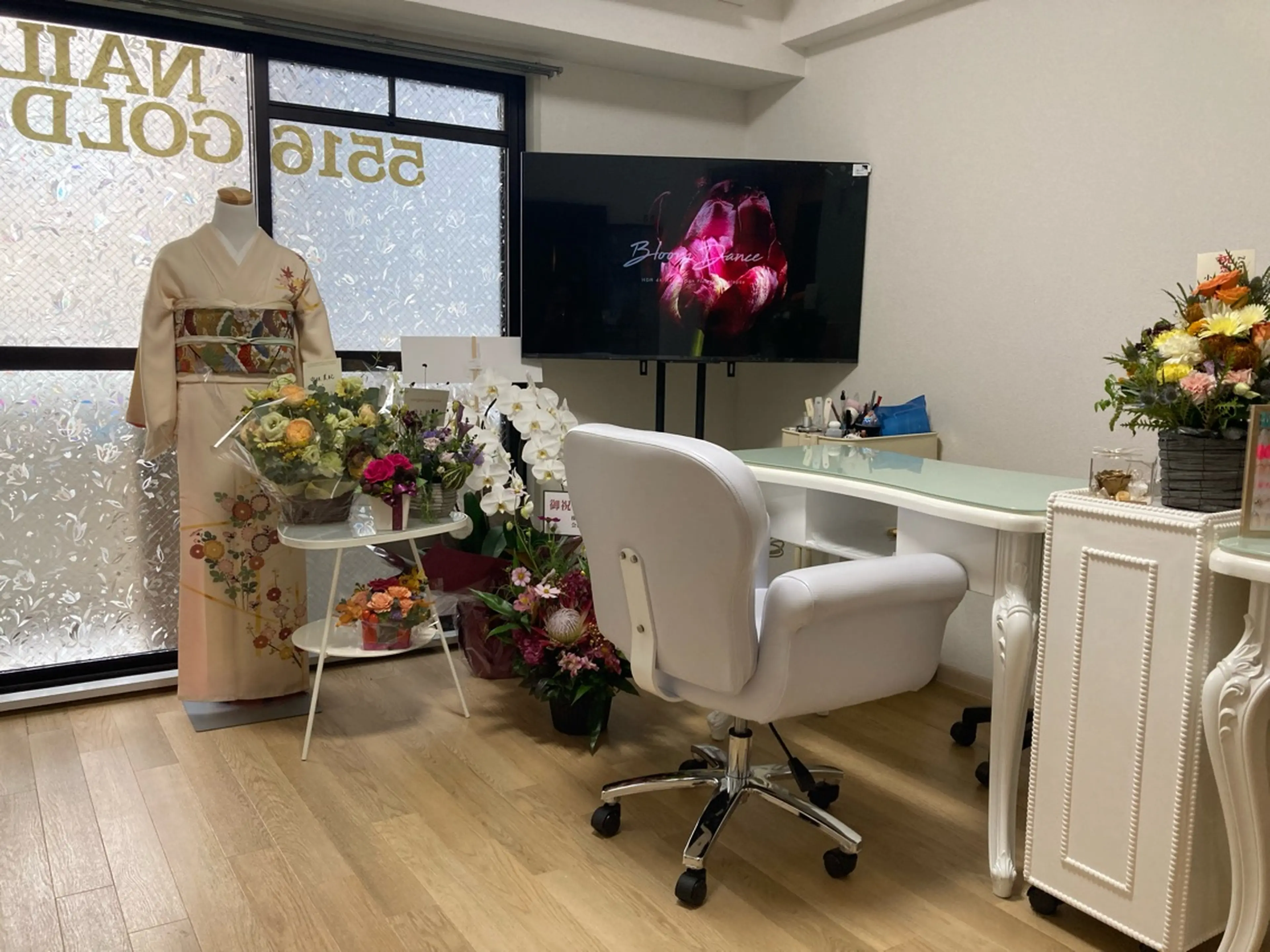 NAIL5516GOLDの内観・外観1