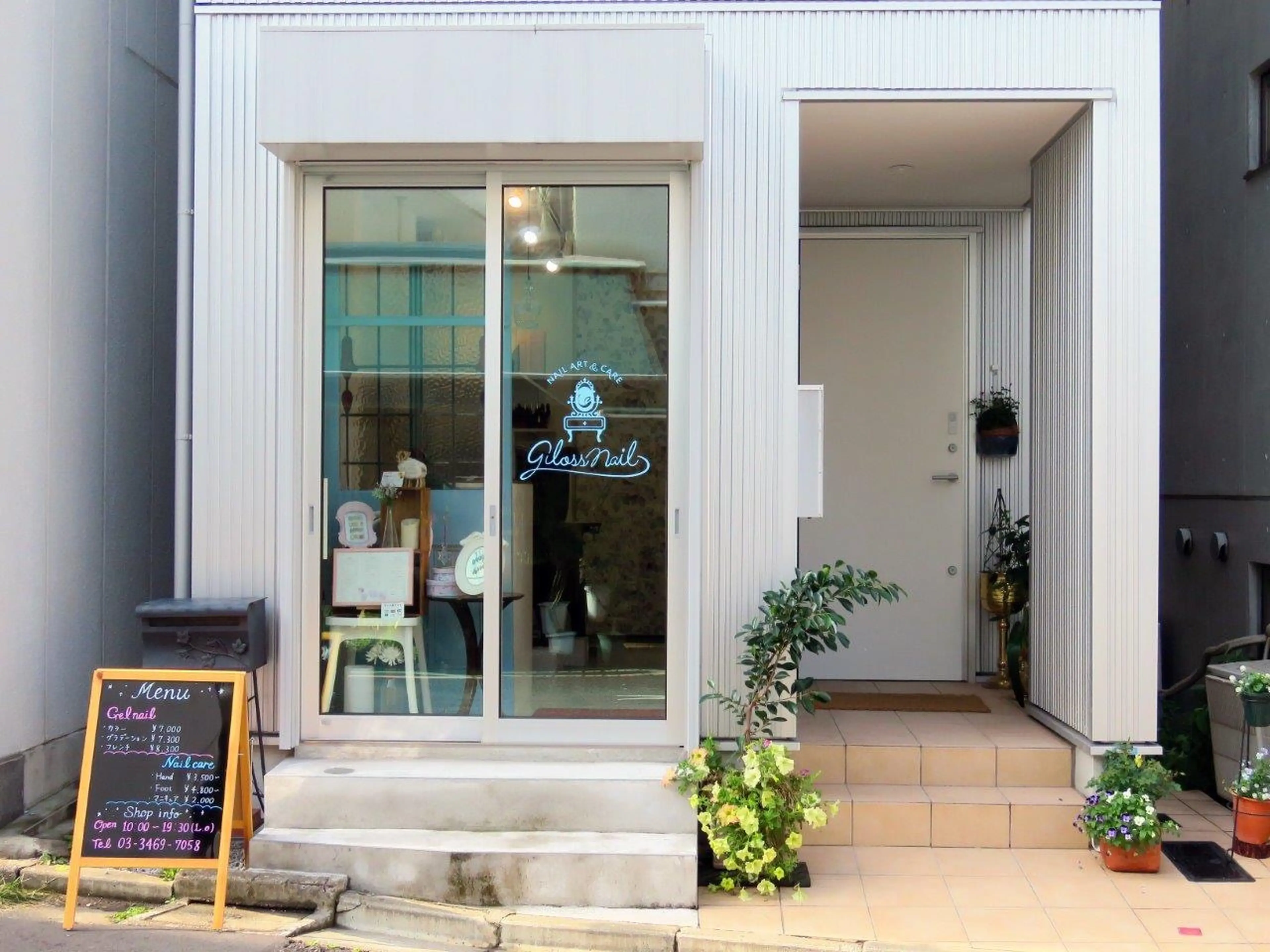 gloss nail（グロスネイル）の内観・外観1