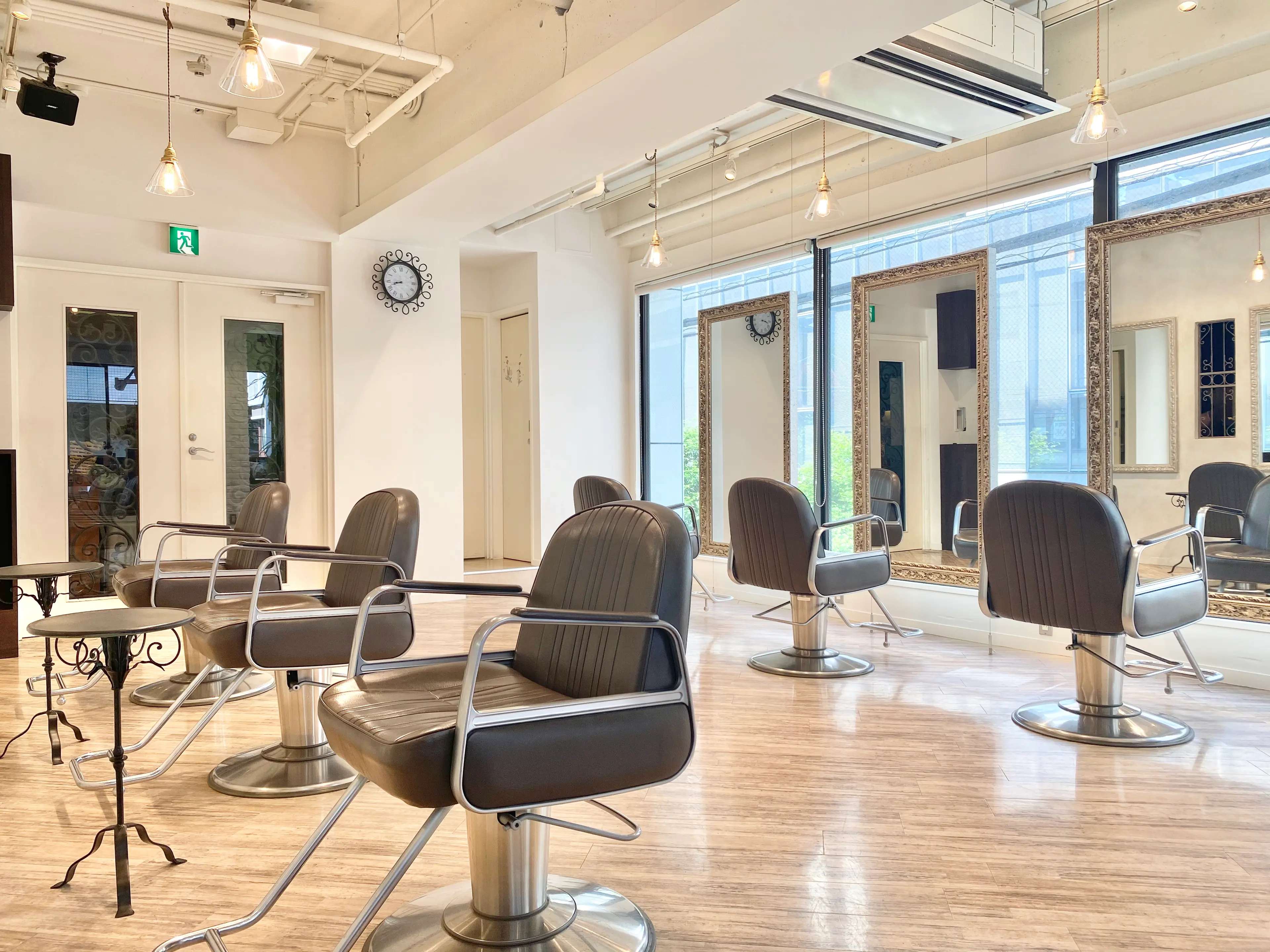 HAIR＆MAKE　TRUSTの内観・外観1