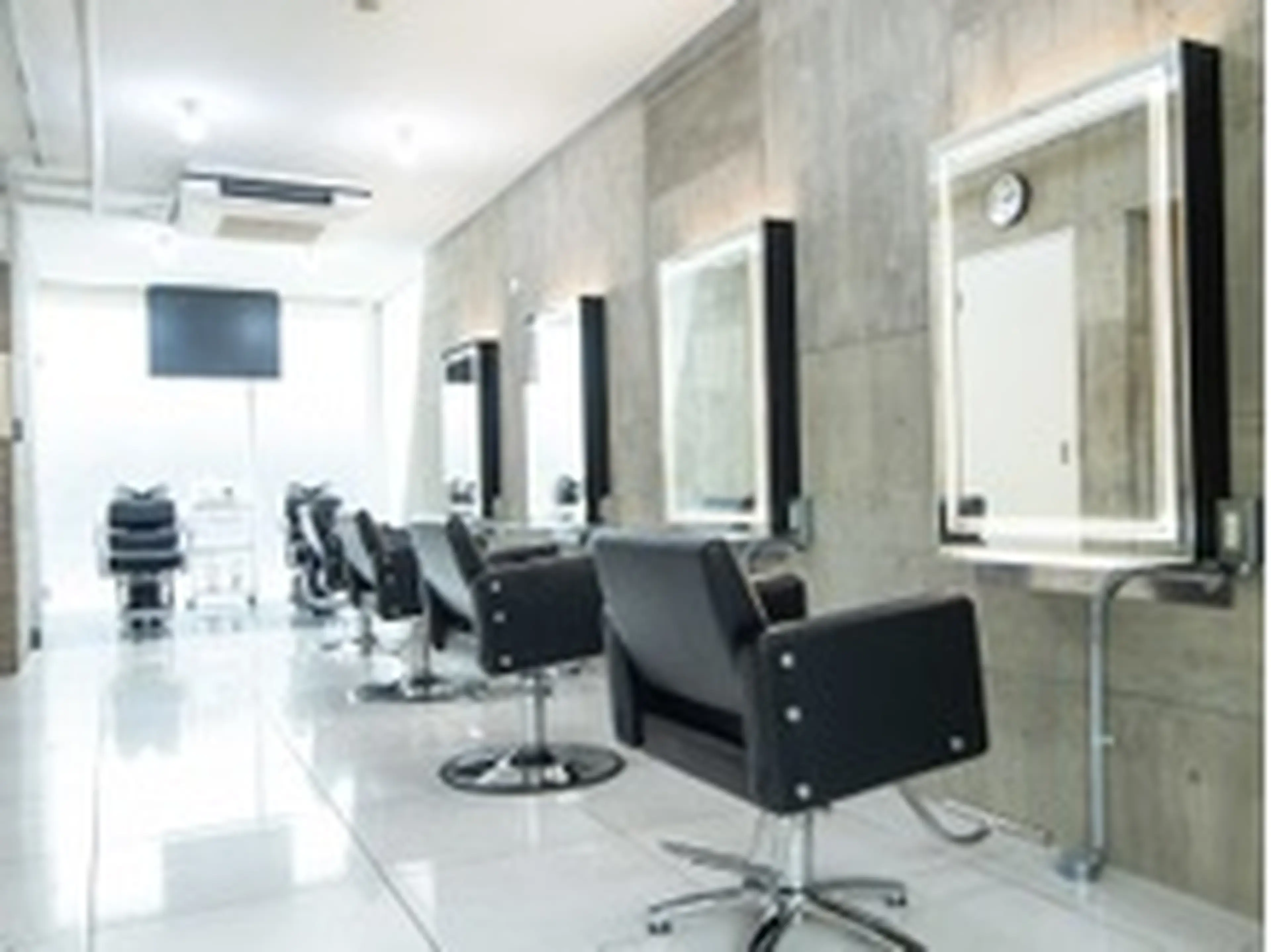 CS made by SHACHU 姫路店【シーエス メイド バイ シャチュー】の内観・外観1