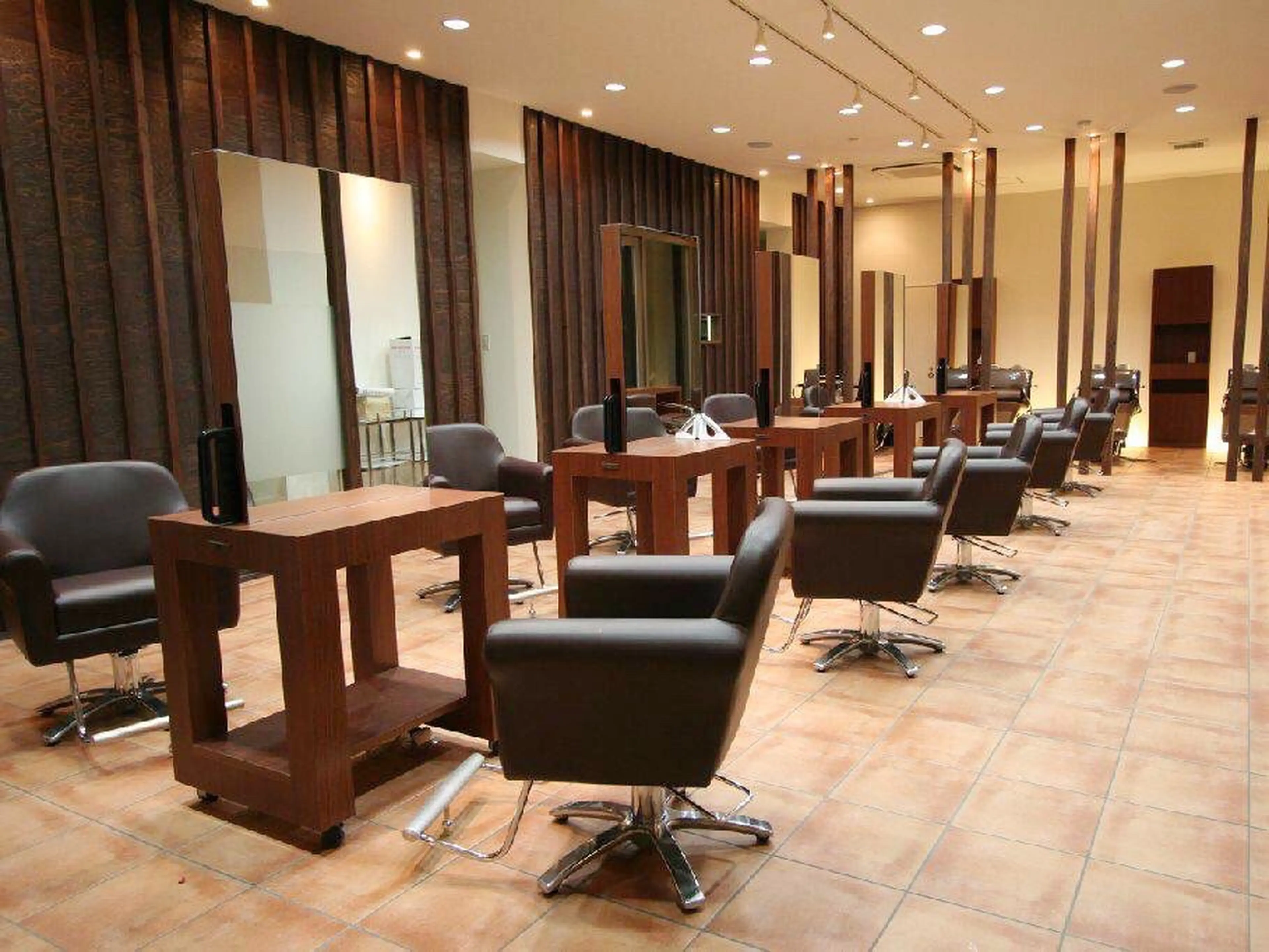 ヘアーアンドスパフェリーチェミチの内観・外観2