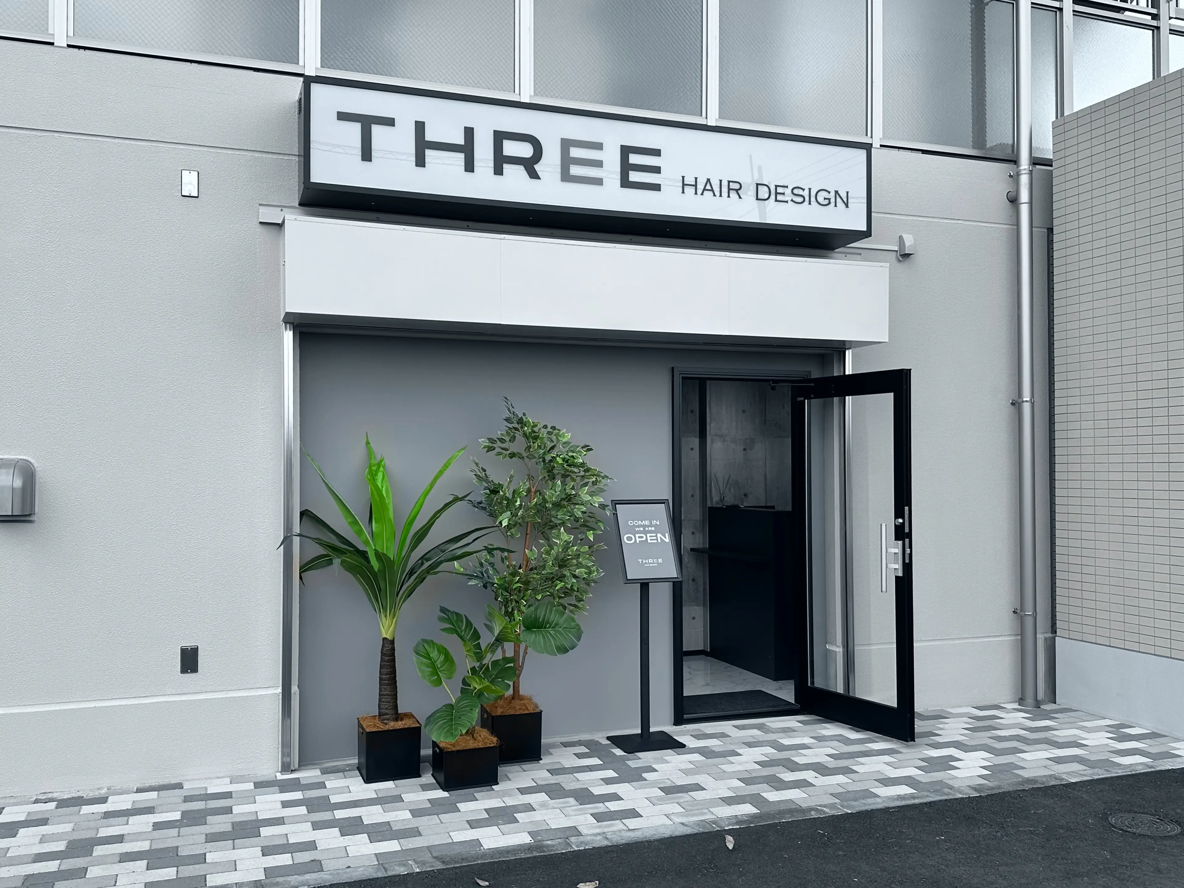 THREEの内観・外観3