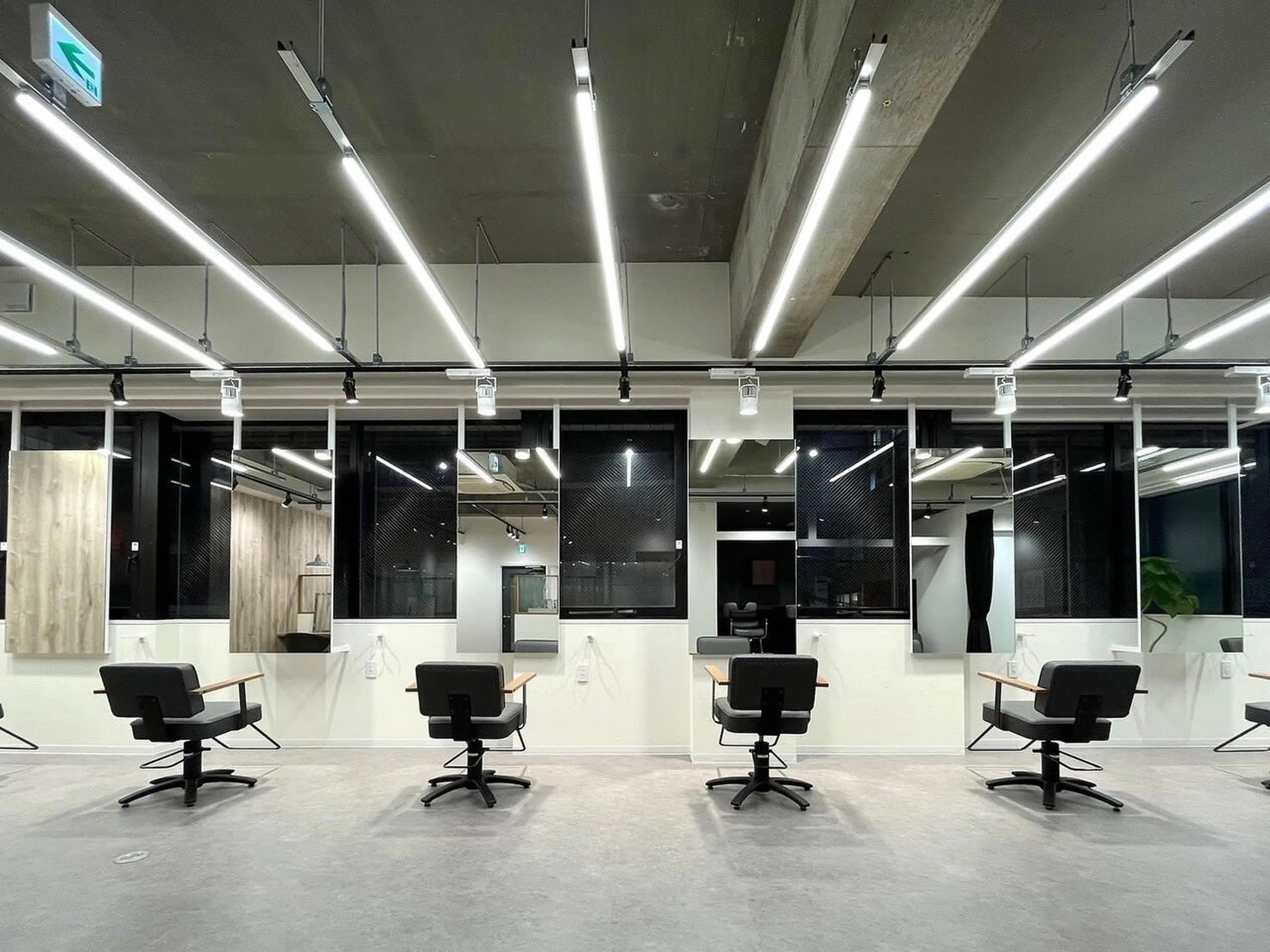 innocence 西ノ宮北口店　（イノセンス　ニシノミヤキタグチテン）の内観・外観2