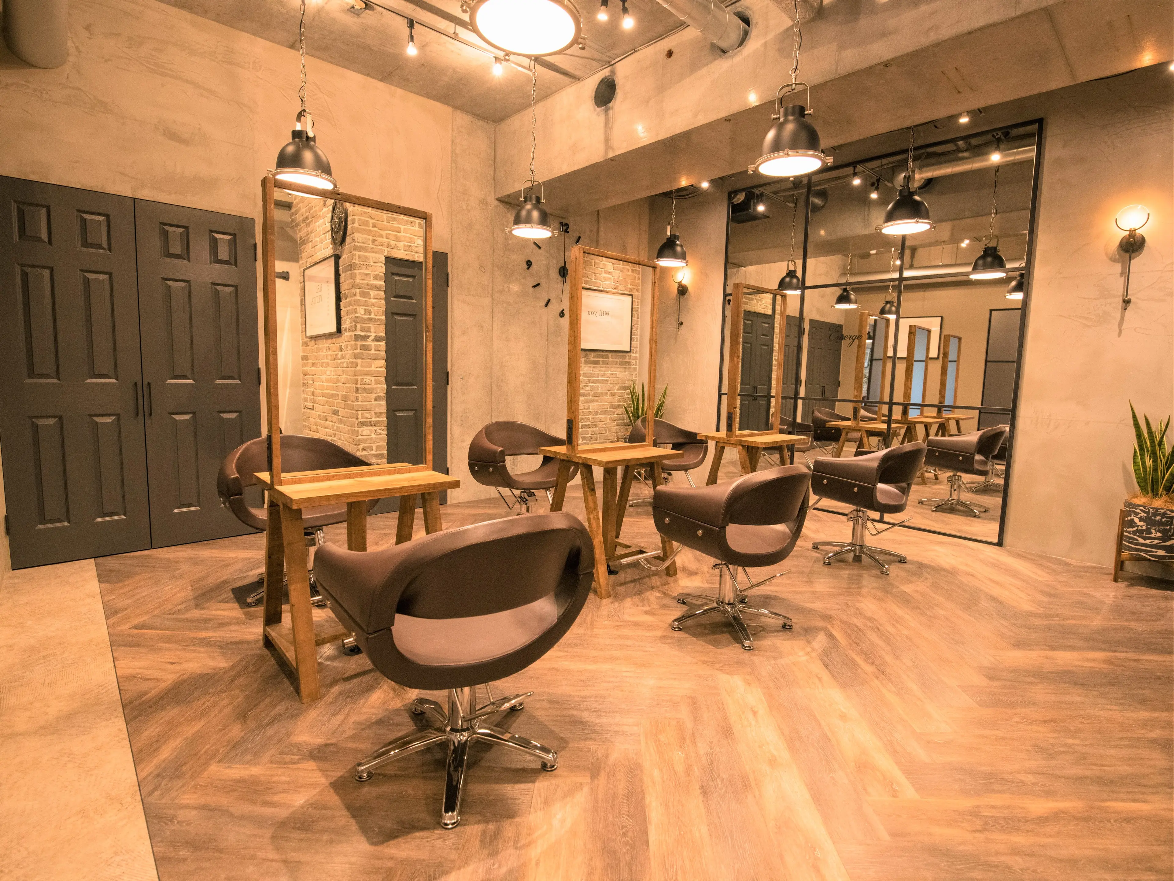 Emerge 武蔵小杉駅店【エマージュ】の内観・外観1