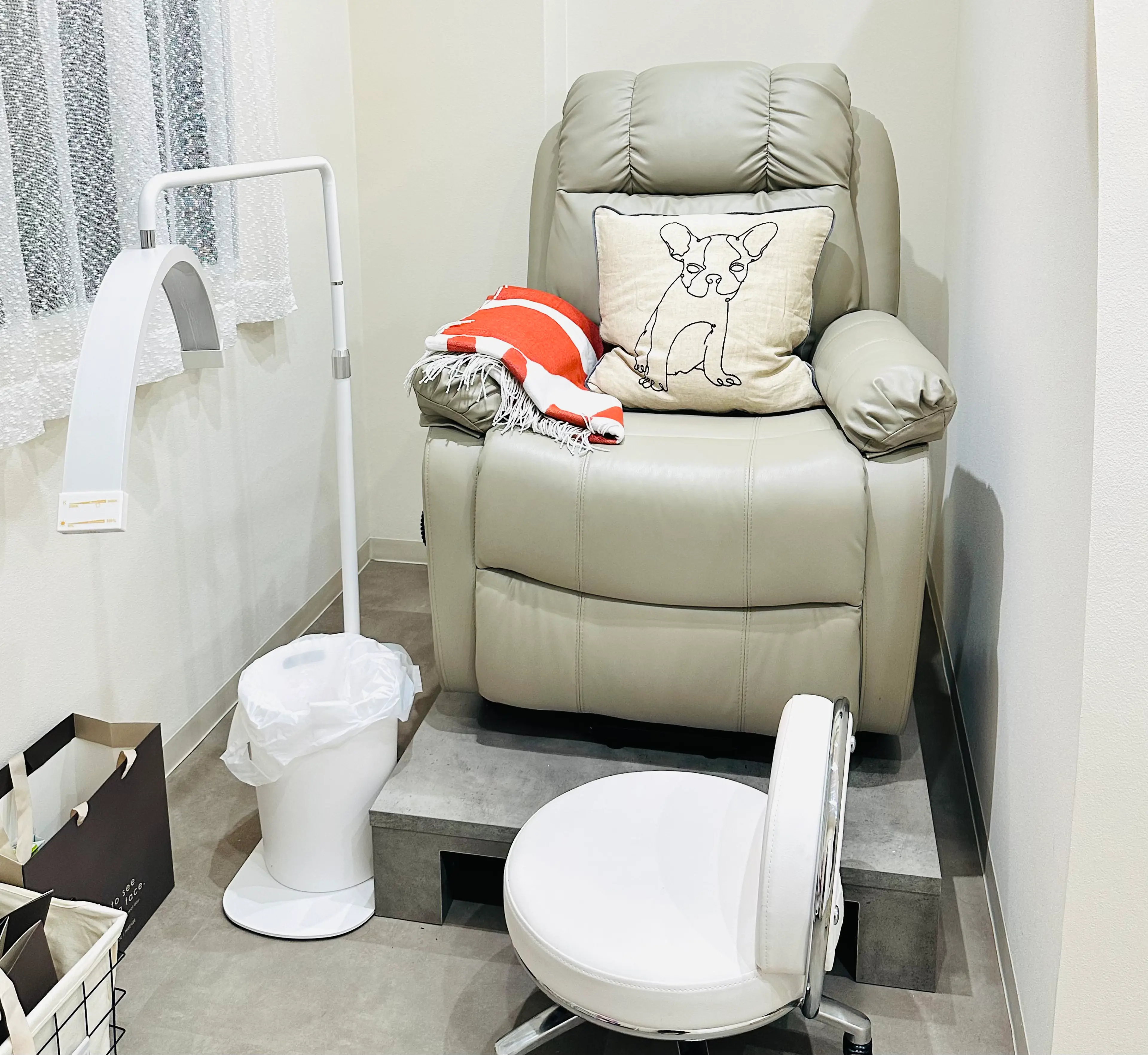 NAILS 168 池袋店の内観・外観2