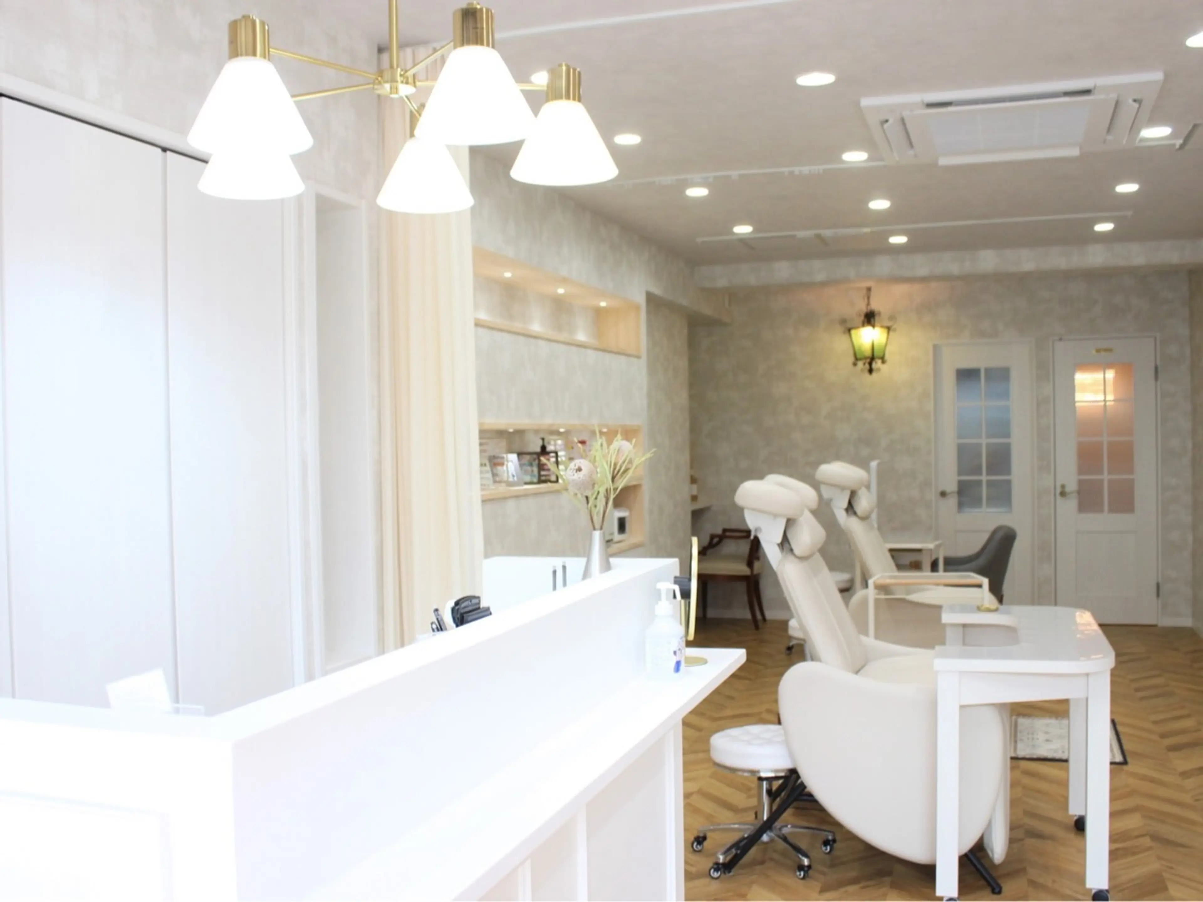 ネイル&アイラッシュサロンJOJO 千里中央店の内観・外観1