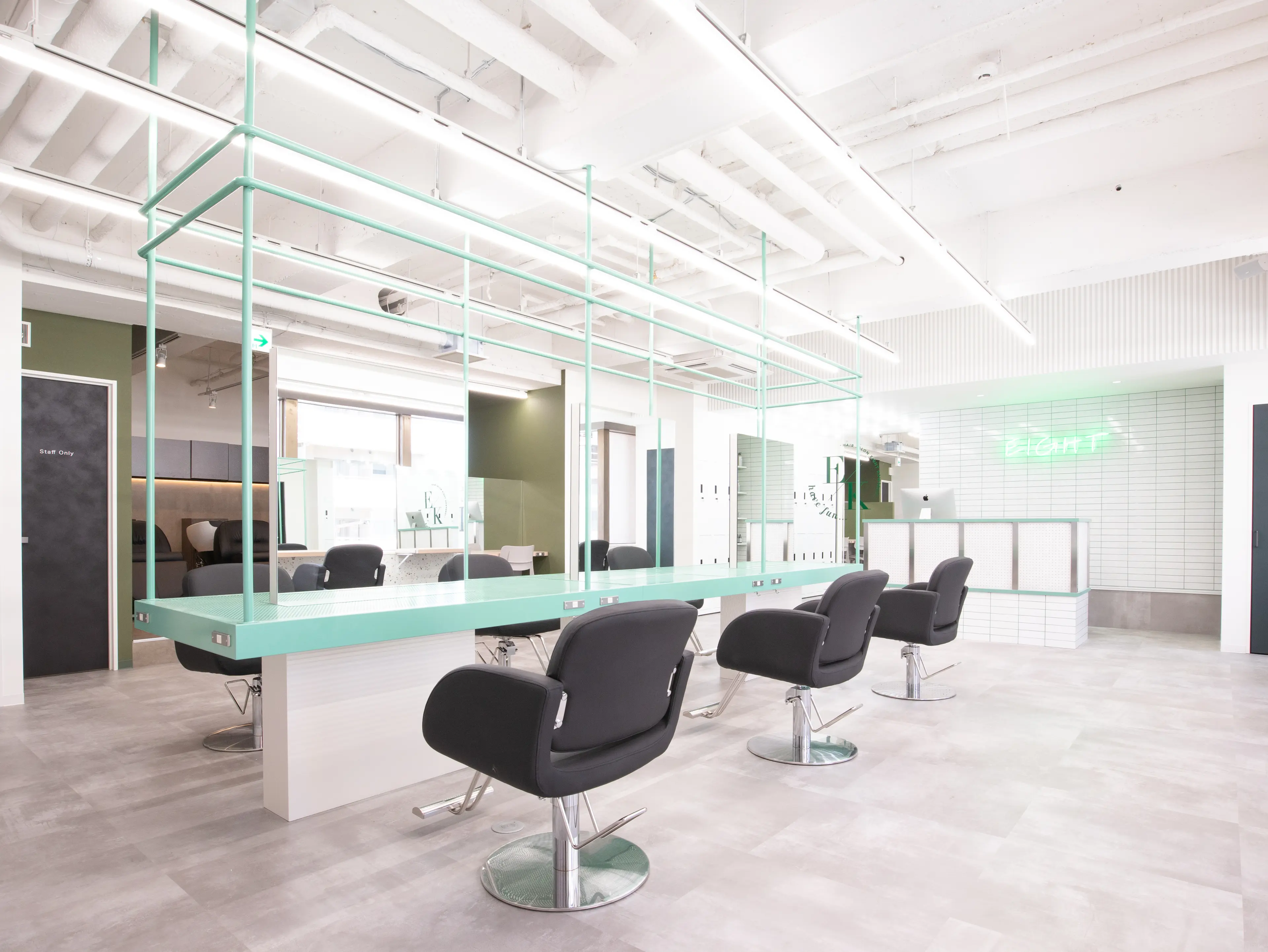 EIGHT kawasaki 川崎店の内観・外観3