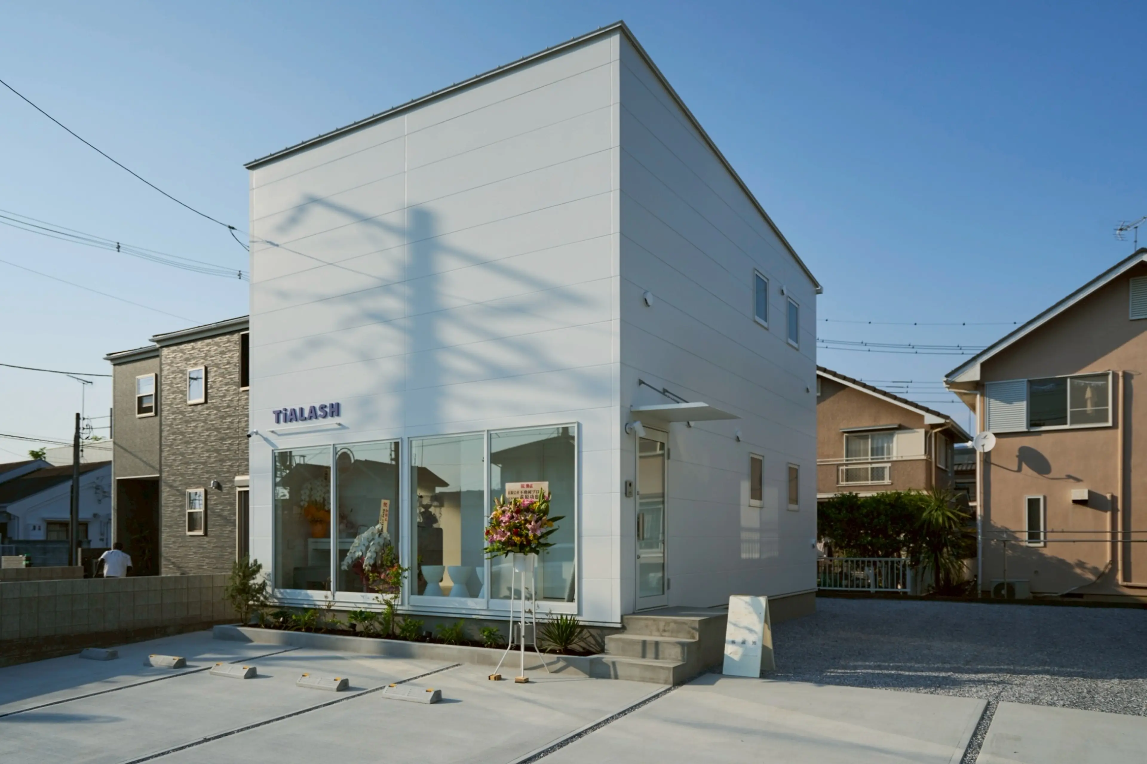 TiALASHの内観・外観1