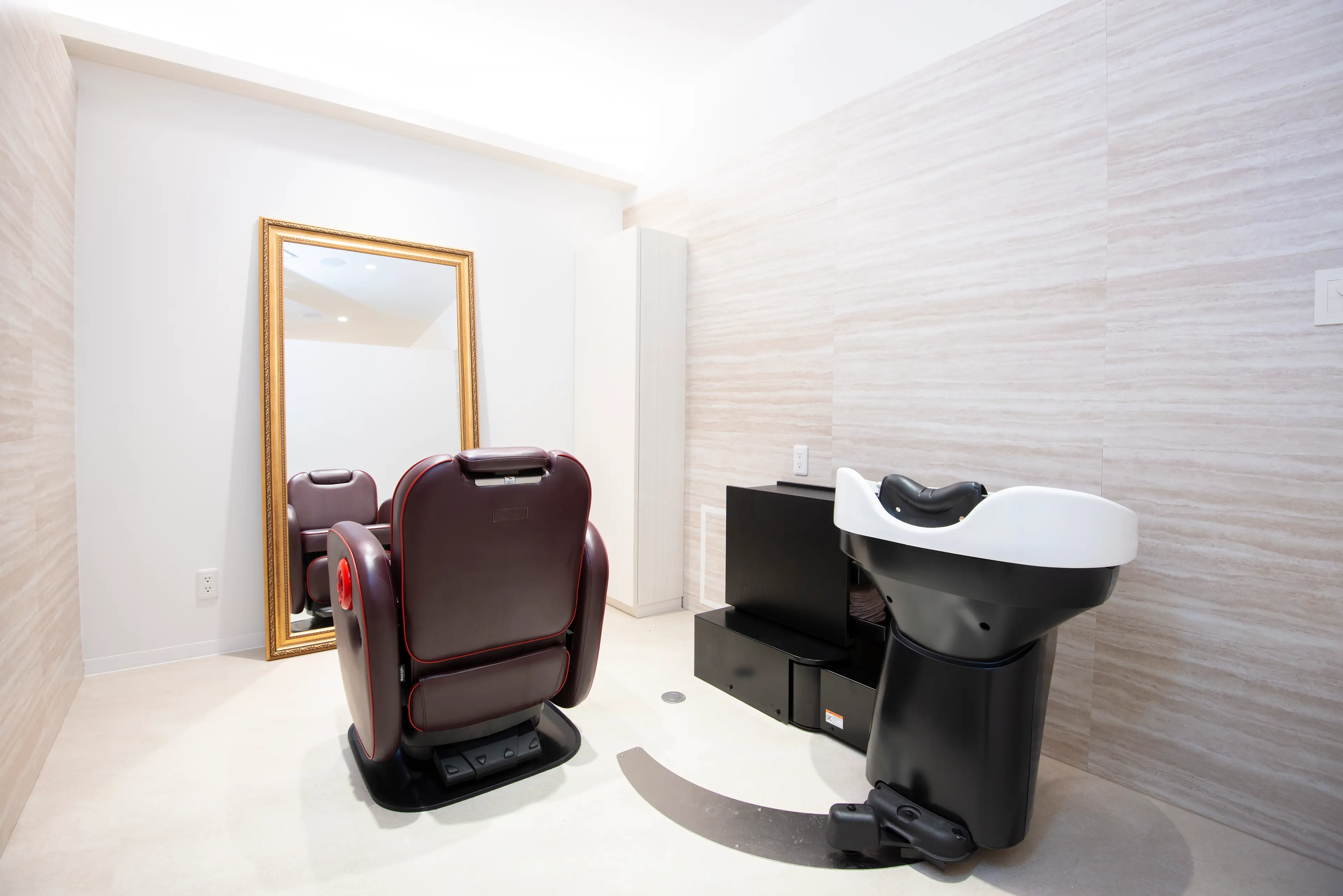 ヘアメディカルサロン福岡の内観・外観1