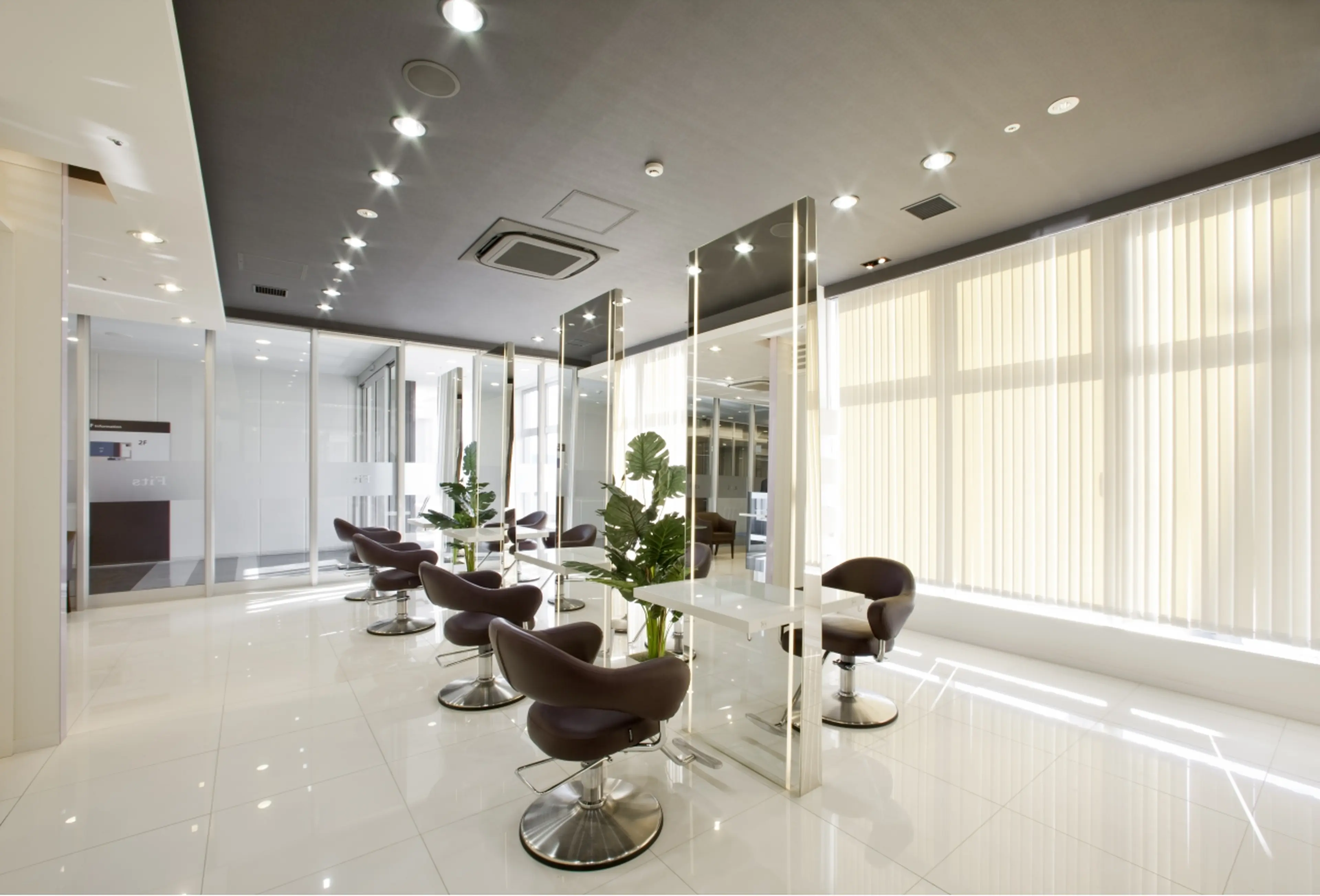 FITSの内観・外観2