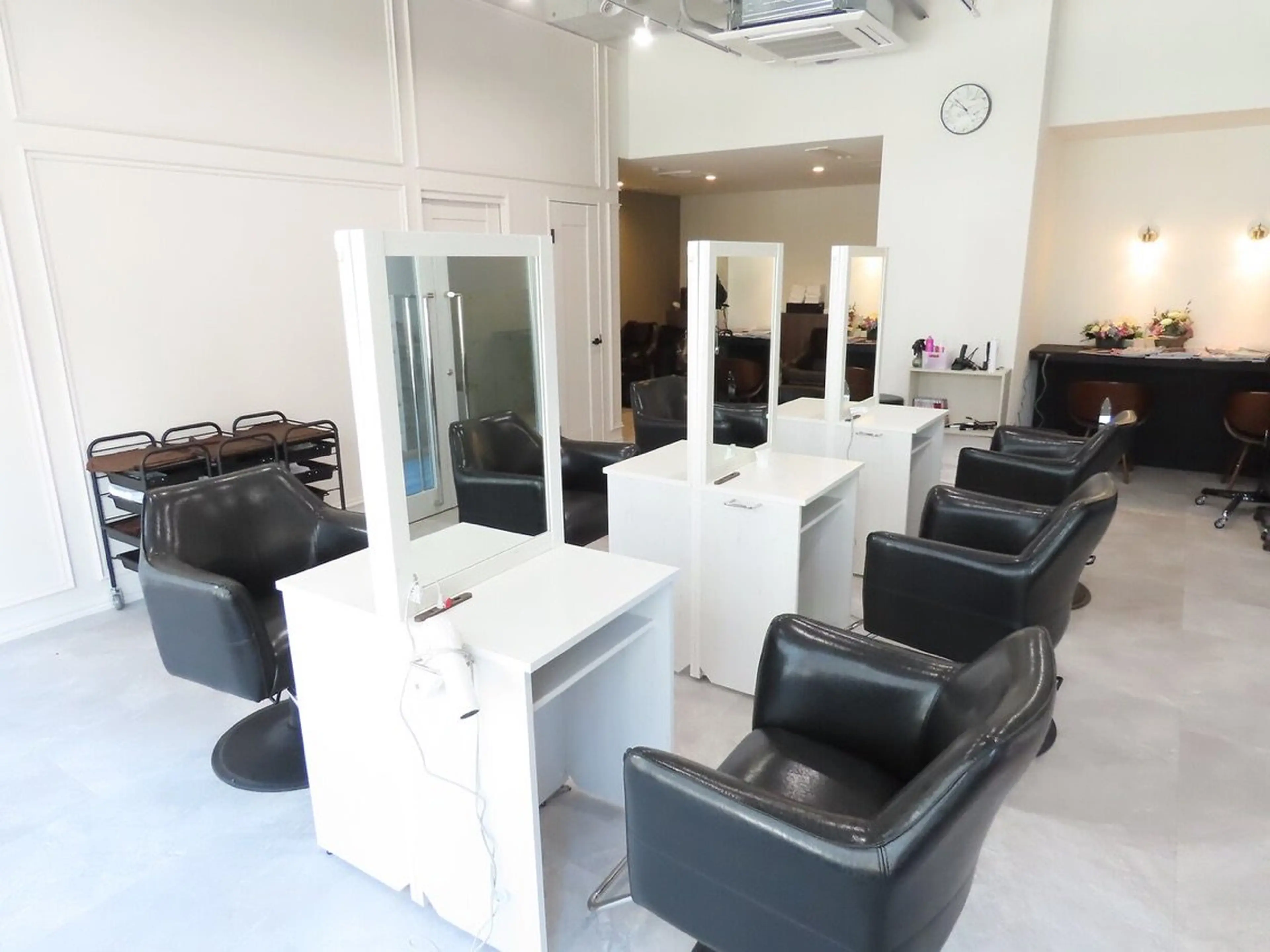 美容室Farbeの内観・外観2