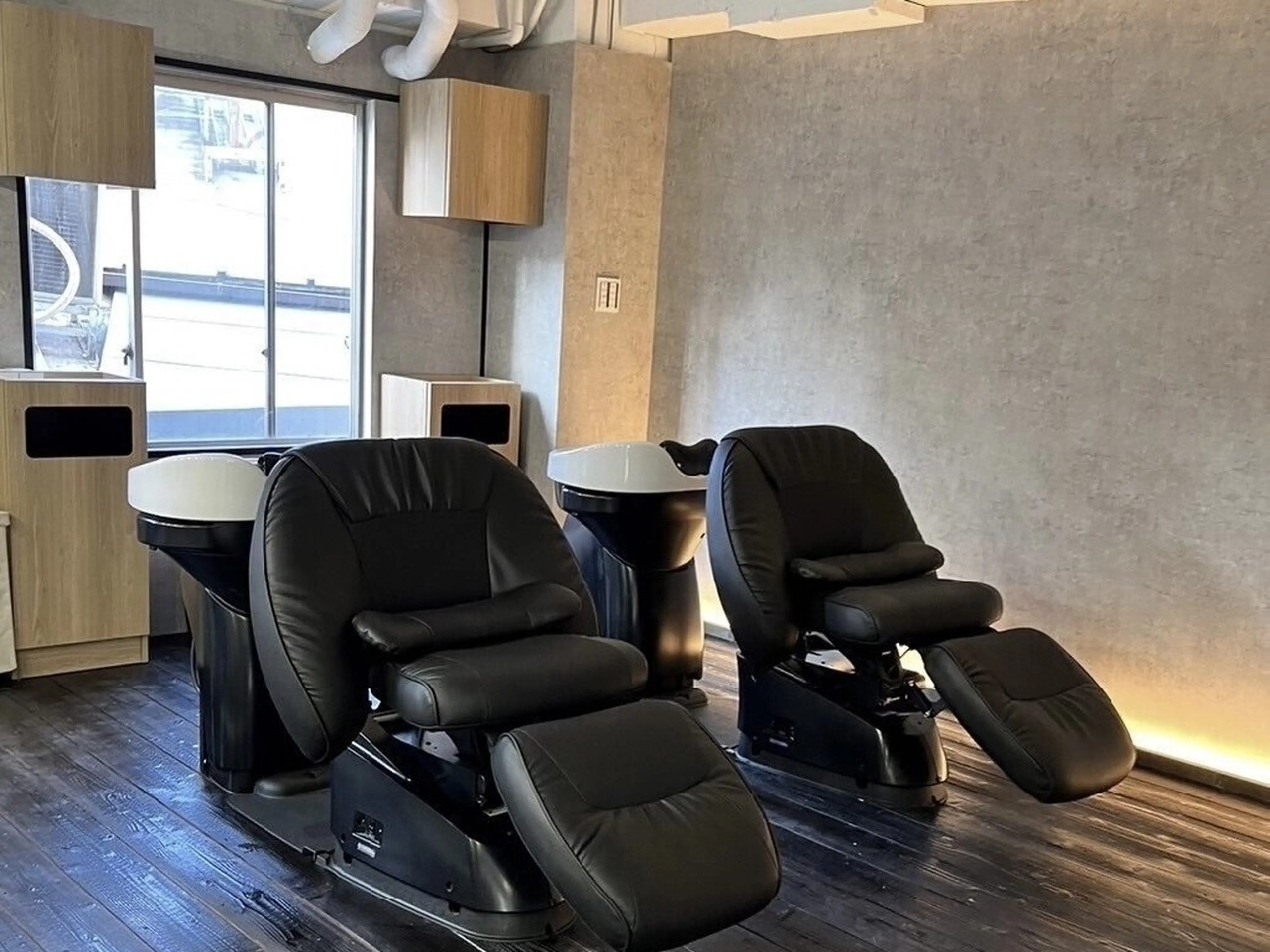 THREEの内観・外観2