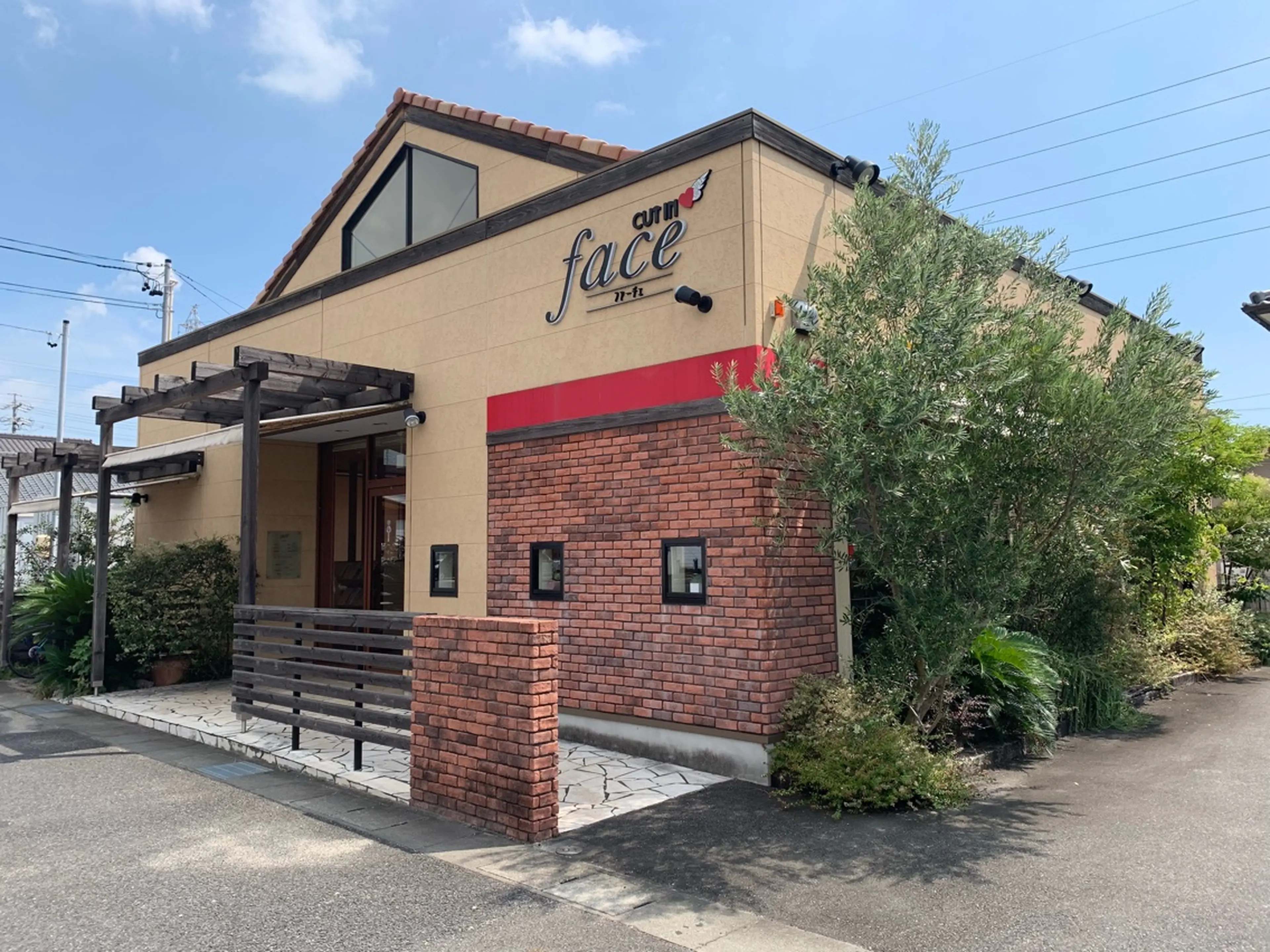 CUT IN faceの内観・外観1