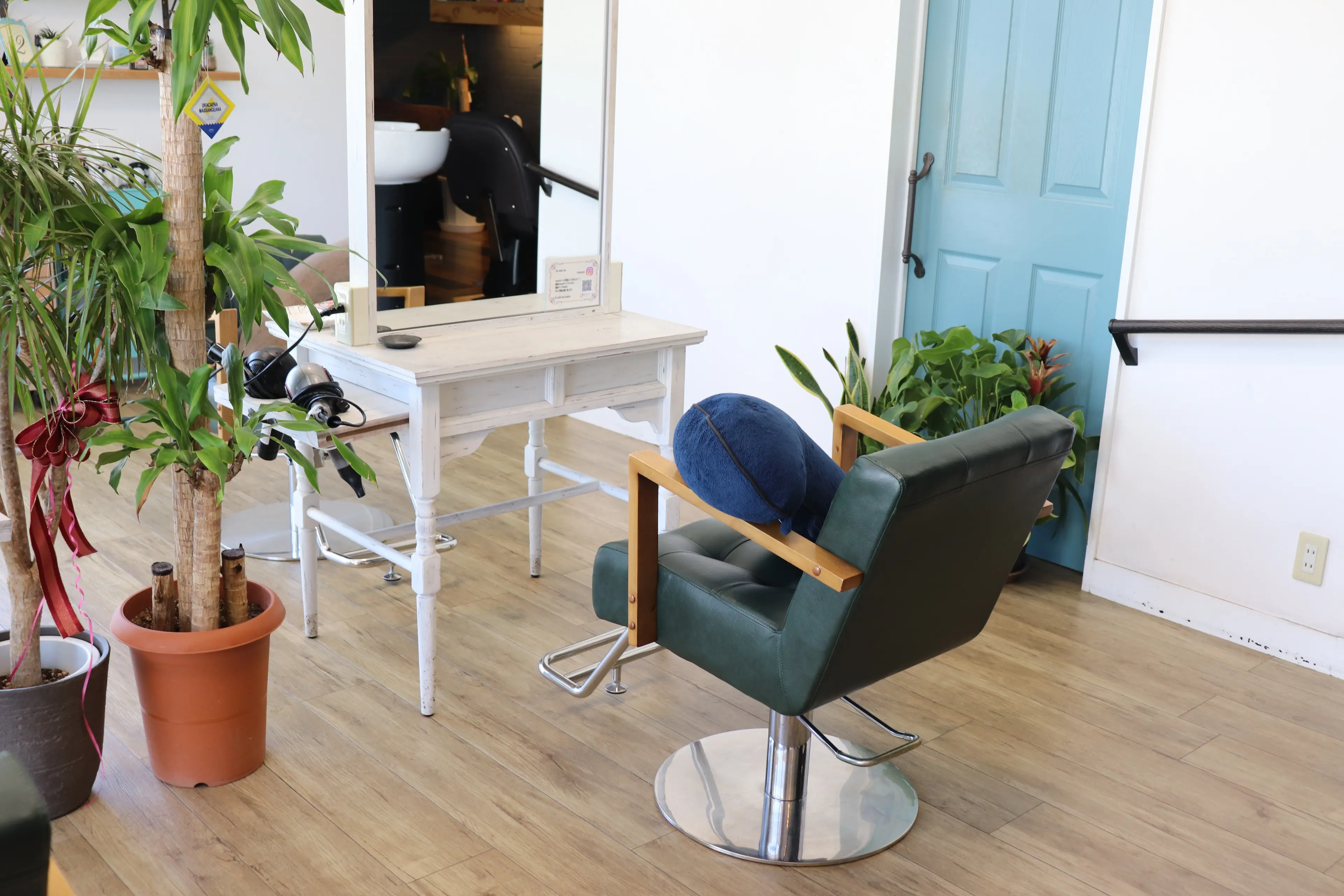 hair atelier nine<森合＞の内観・外観1